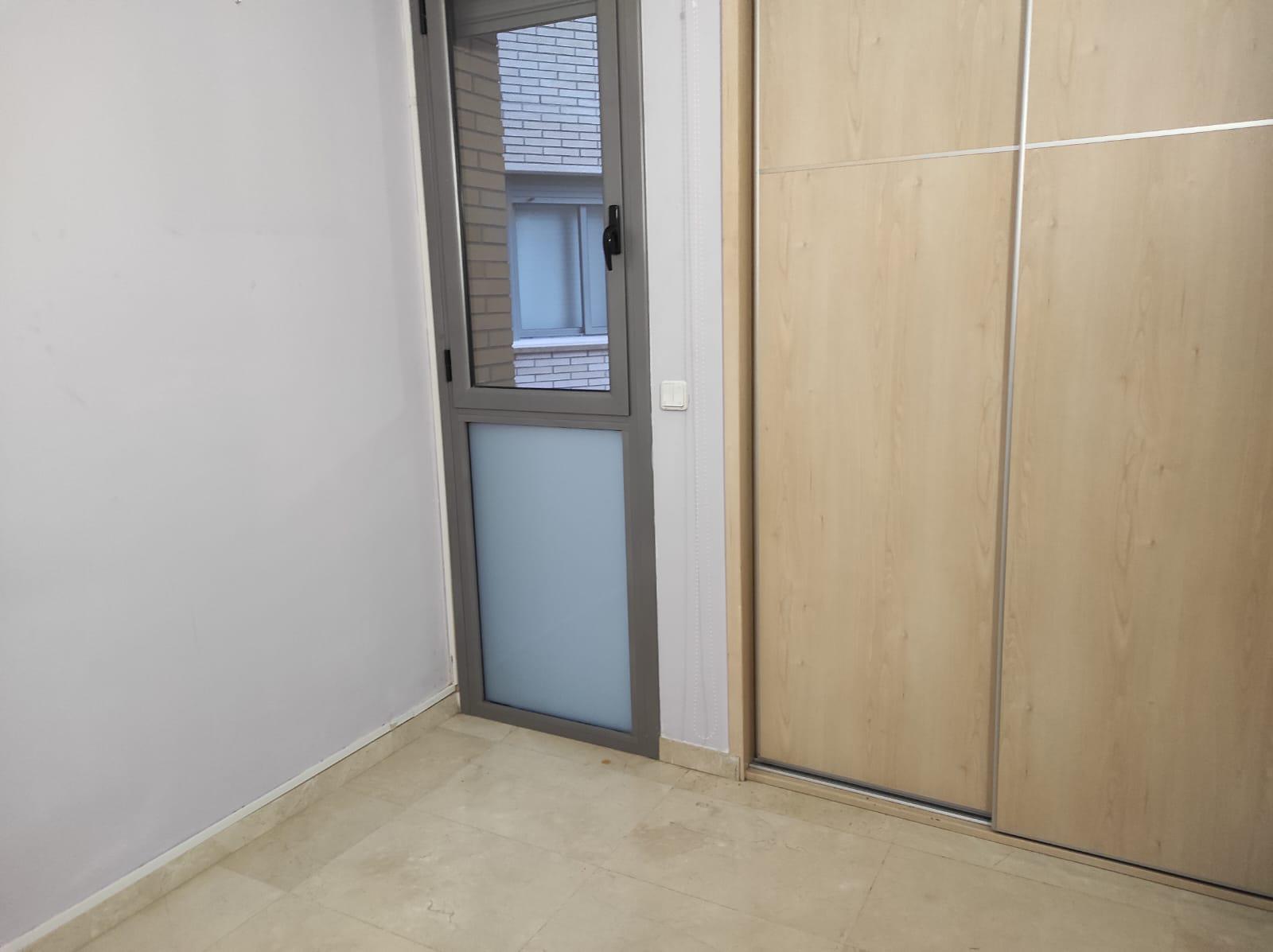 Imagen 40 Piso en venta en Esplugues De Llobregat / Avda Cornella, edificio donde esta el Caprabo
