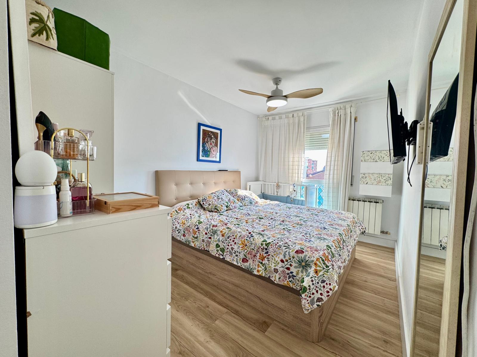 Imagen 17 Piso en venta en Esplugues De Llobregat / Can Cervera, plaza de Anna Frank,  parque Can Buxeres