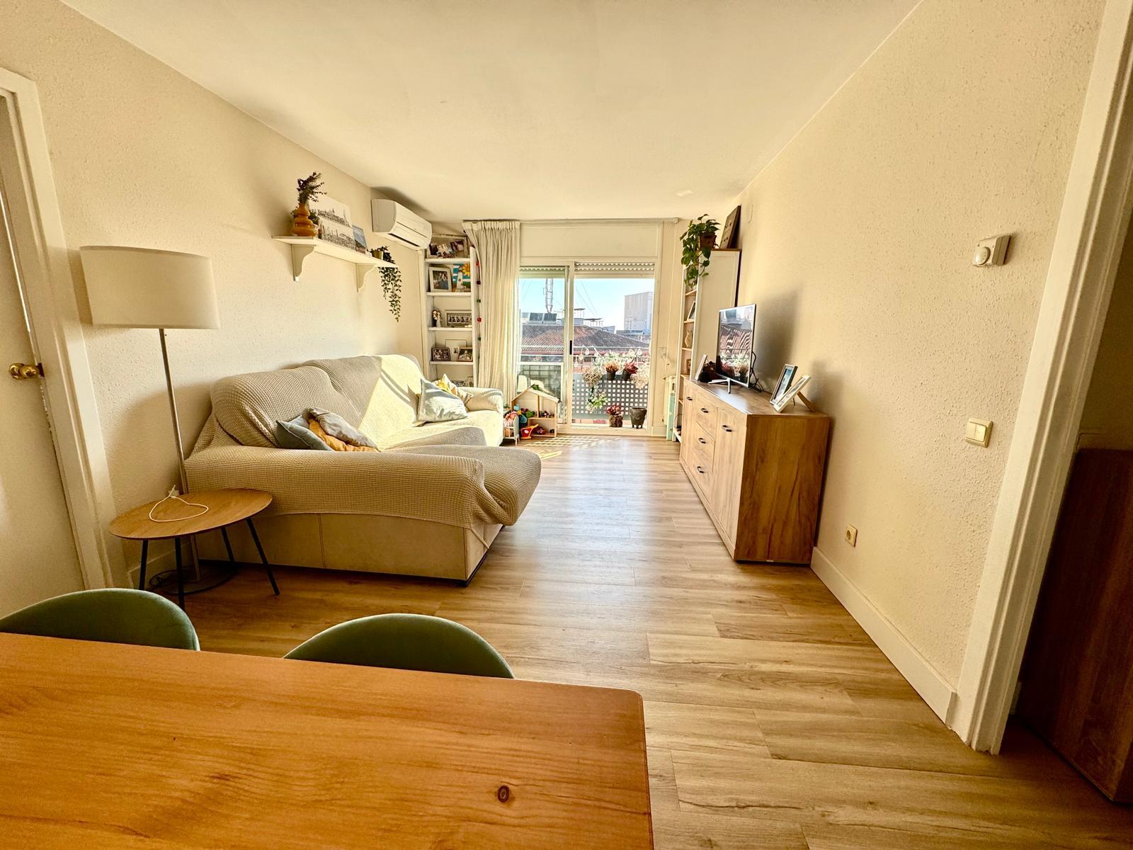 Imagen 5 Piso en venta en Esplugues De Llobregat / Can Cervera, plaza de Anna Frank,  parque Can Buxeres