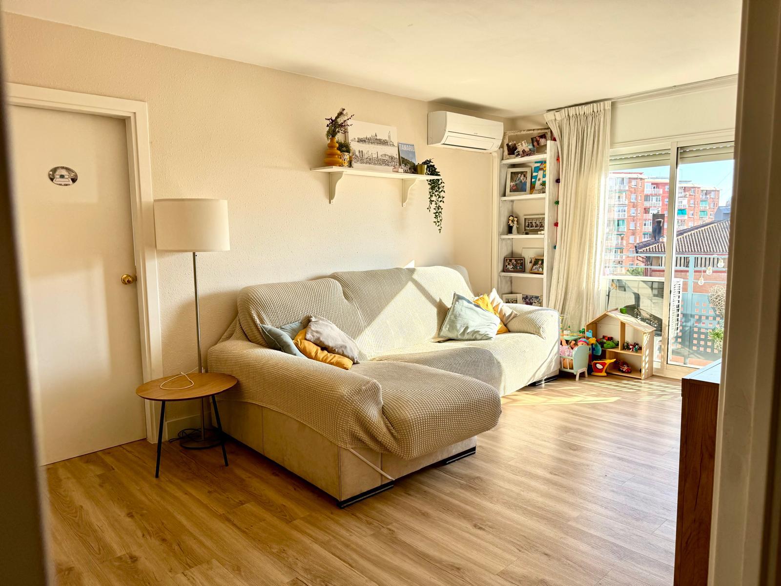 Imagen 10 Piso en venta en Esplugues De Llobregat / Can Cervera, plaza de Anna Frank,  parque Can Buxeres