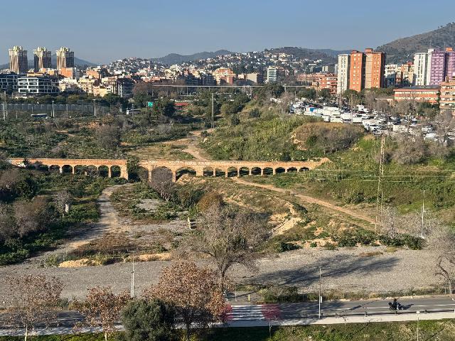 Imagen 4 Inmueble 300270 - Piso en venta en Esplugues De Llobregat / Can Cervera, plaza de Anna Frank,  parque Can Buxeres