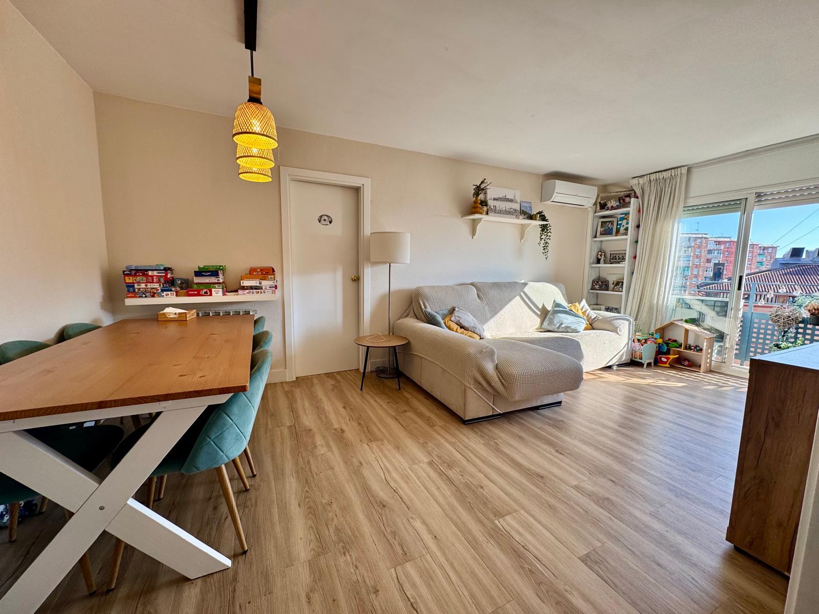 Imagen 13 Piso en venta en Esplugues De Llobregat / Can Cervera, plaza de Anna Frank,  parque Can Buxeres