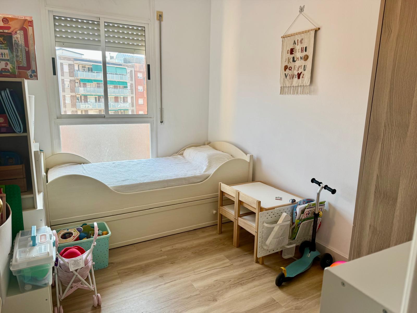 Imagen 23 Piso en venta en Esplugues De Llobregat / Can Cervera, plaza de Anna Frank,  parque Can Buxeres