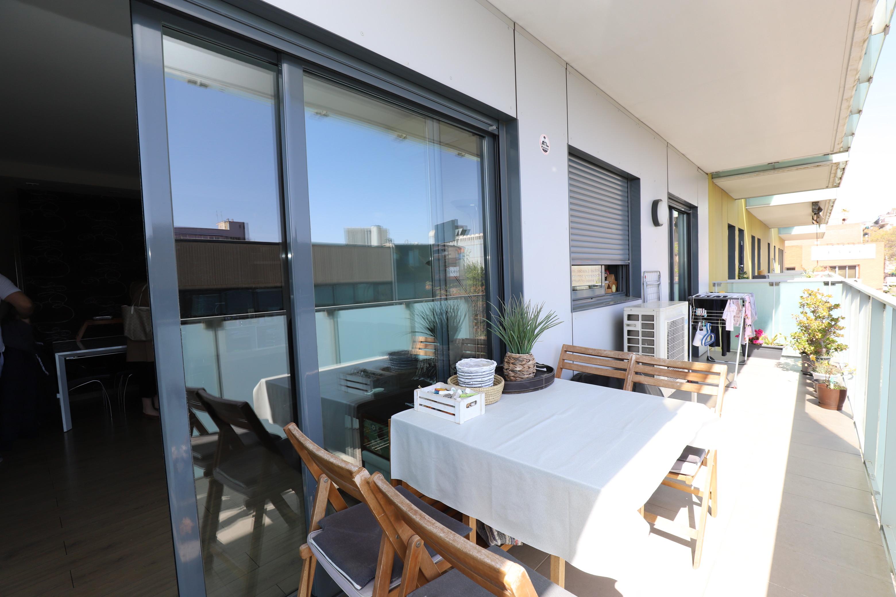 Imagen 1 Piso en venta en Esplugues De Llobregat / Parque Del Carmen, cerca Mercadona