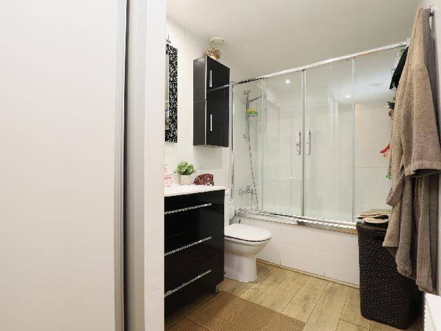 Imagen 20 Inmueble 301983 - Piso en venta en Esplugues De Llobregat / Parque Del Carmen, cerca Mercadona