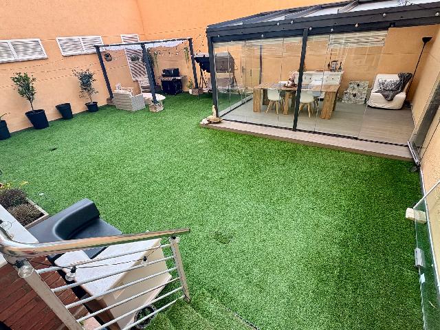 Imagen 1 Inmueble 302305 - Planta Baja en venta en Esplugues De Llobregat / Junto Casal de Cultura Robert Brillas