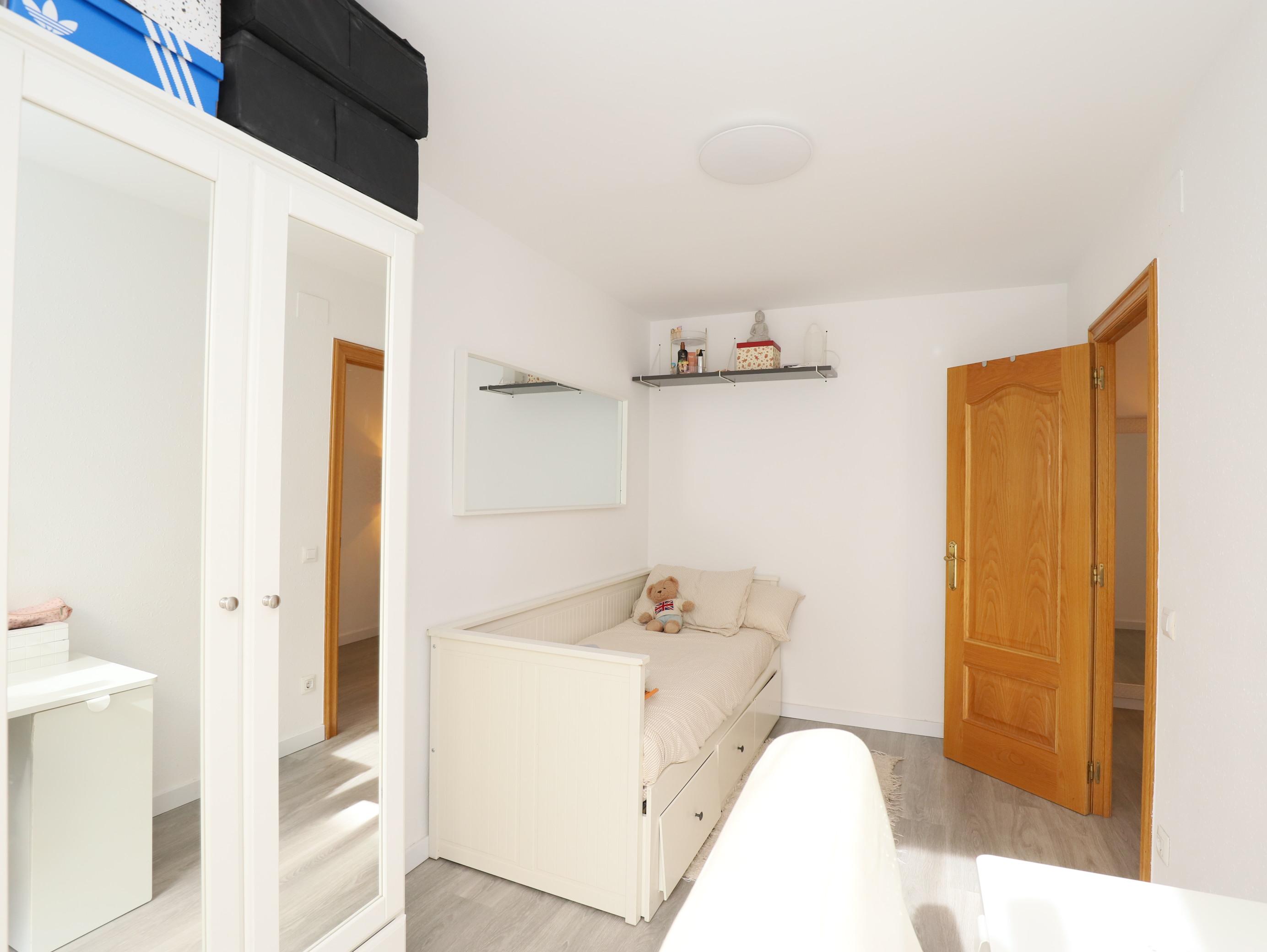 Imagen 36 Planta Baja en venta en Esplugues De Llobregat / Junto Casal de Cultura Robert Brillas