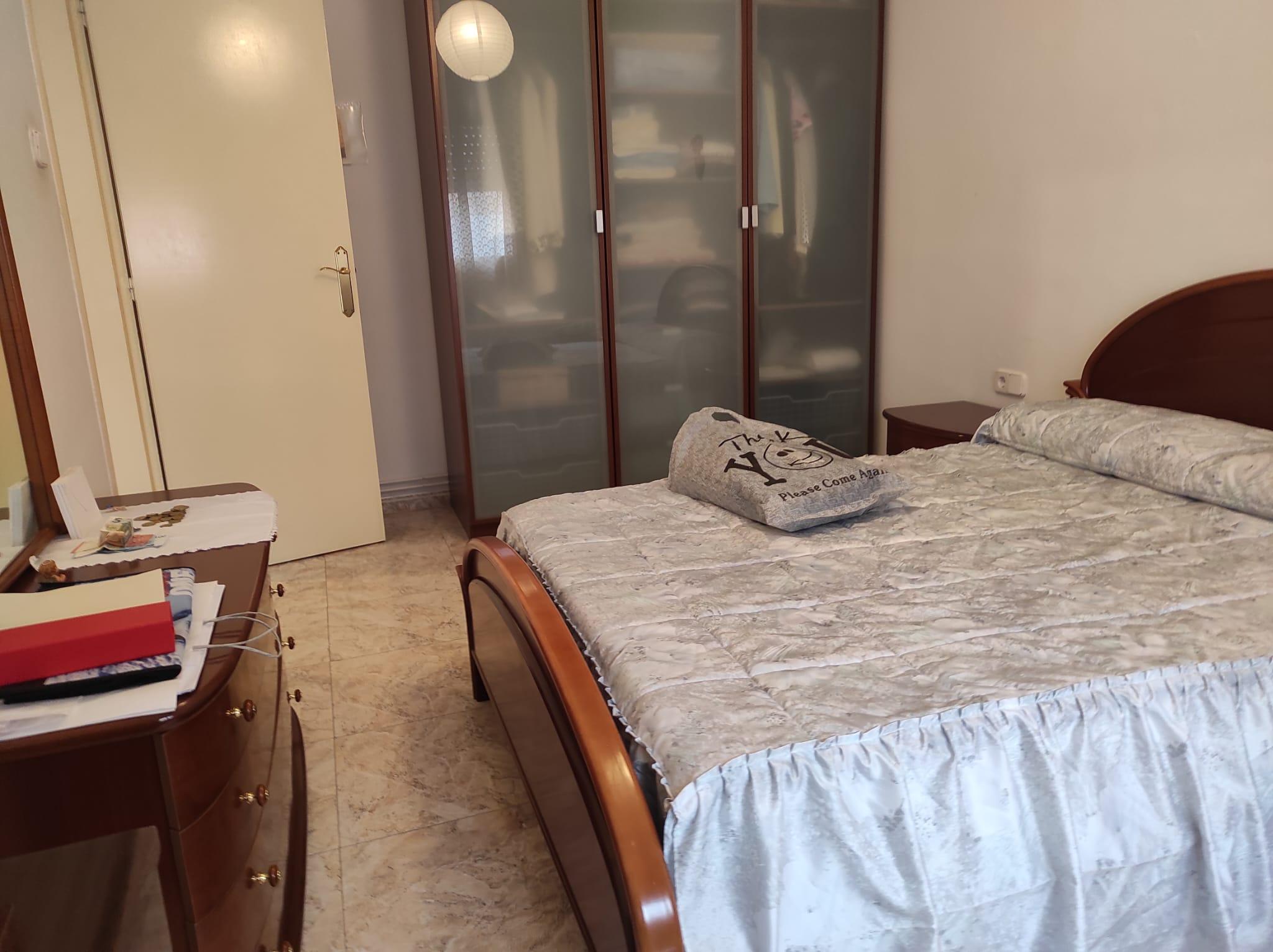 Imagen 21 Piso en venta en Esplugues De Llobregat / Cerca Mercadona