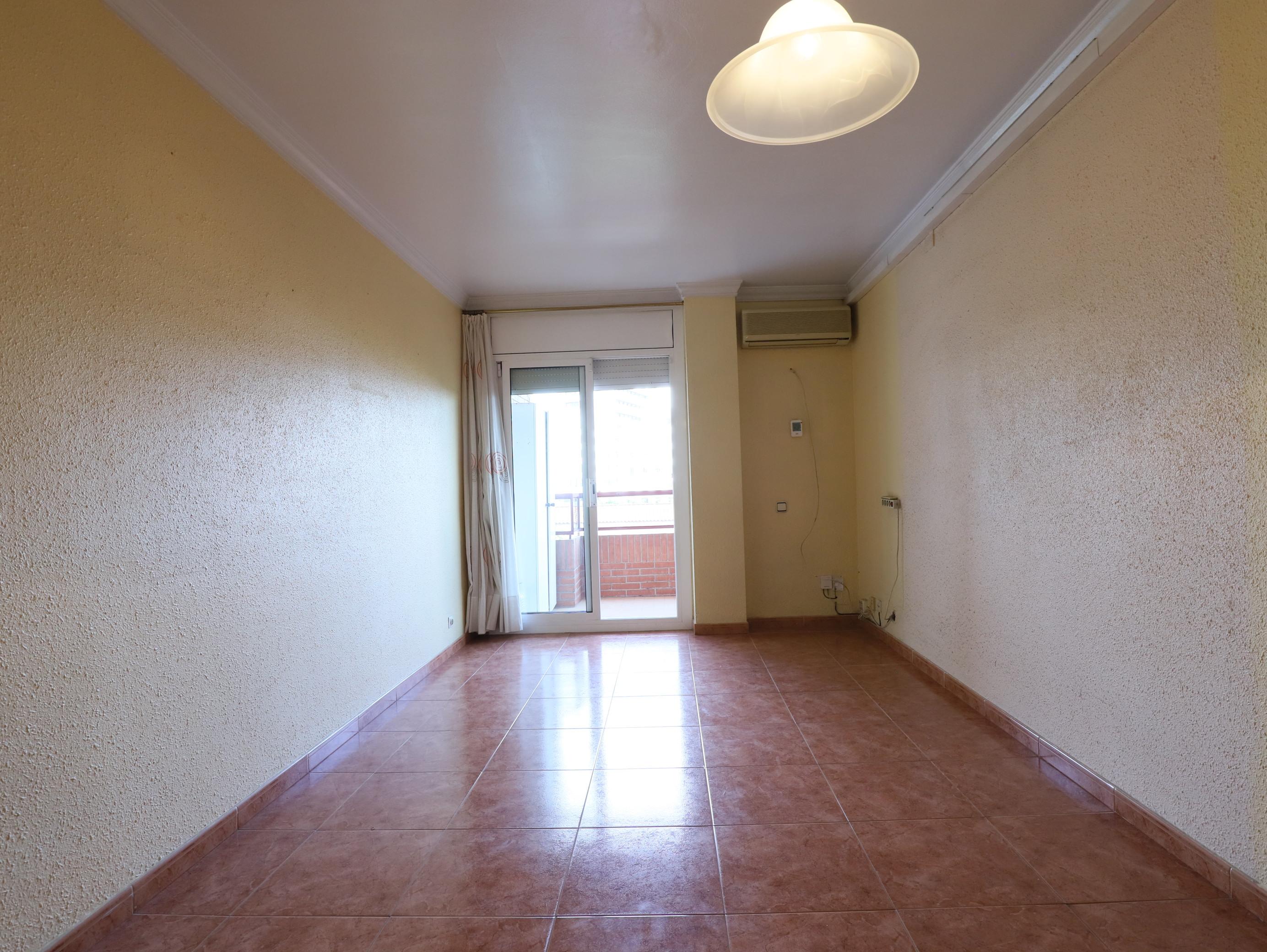 Imagen 8 Piso en alquiler en Esplugues De Llobregat / Junto plaza Mahatma Gandhi y escuela Folch I ...