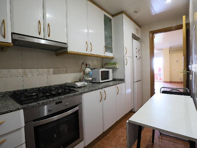 Imagen 3 Inmueble 303083 - Piso en alquiler en Esplugues De Llobregat / Junto plaza Mahatma Gandhi y escuela Folch I ...