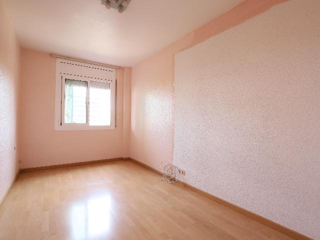 Imagen 20 Inmueble 303083 - Piso en alquiler en Esplugues De Llobregat / Junto plaza Mahatma Gandhi y escuela Folch I ...