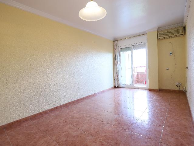 Imagen 2 Inmueble 303083 - Piso en alquiler en Esplugues De Llobregat / Junto plaza Mahatma Gandhi y escuela Folch I ...