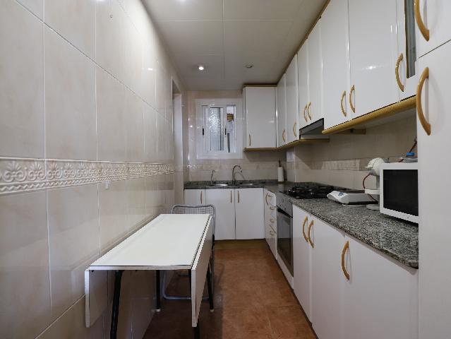 Imagen 16 Inmueble 303083 - Piso en alquiler en Esplugues De Llobregat / Junto plaza Mahatma Gandhi y escuela Folch I ...