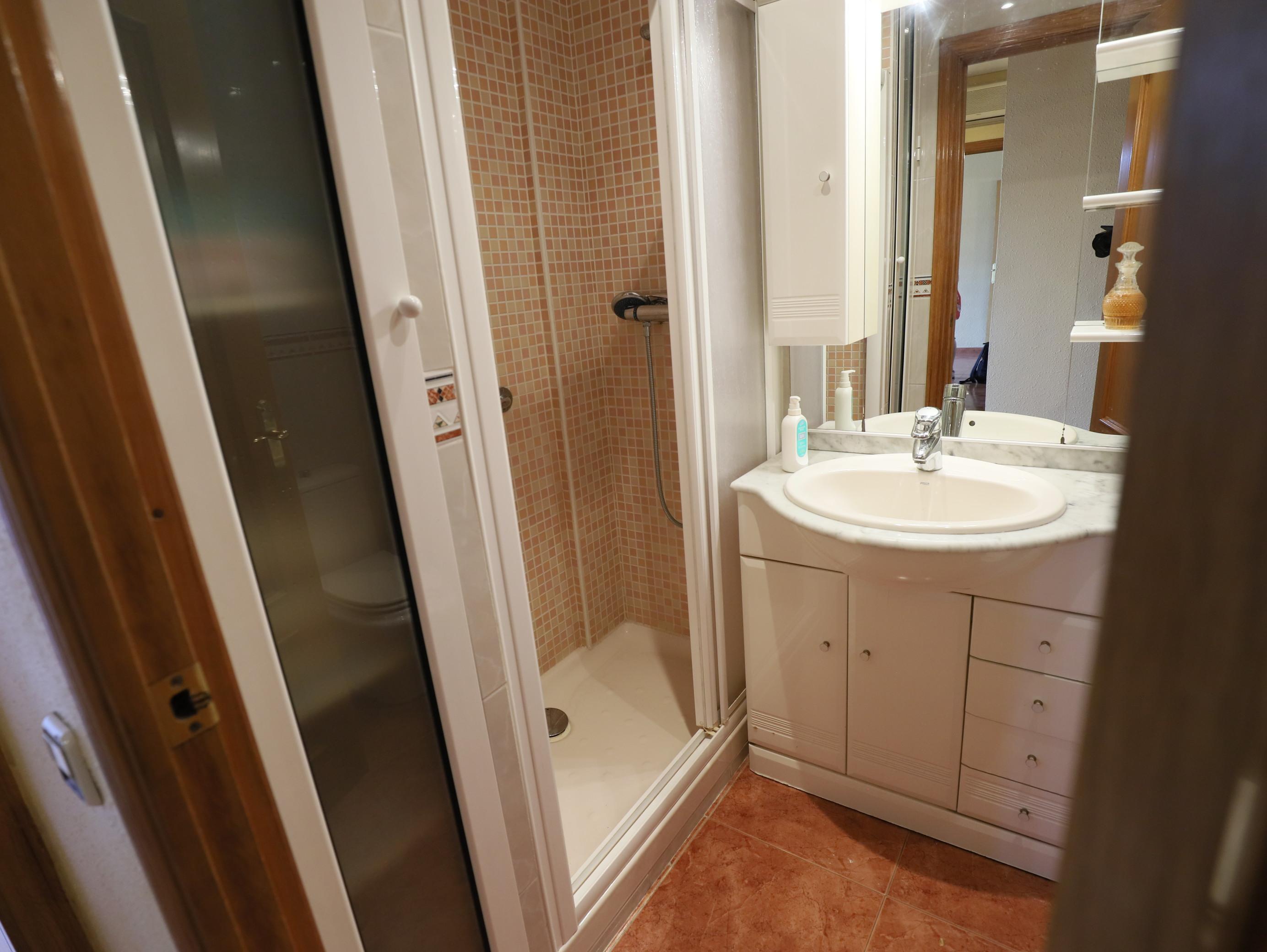 Imagen 4 Piso en alquiler en Esplugues De Llobregat / Junto plaza Mahatma Gandhi y escuela Folch I ...