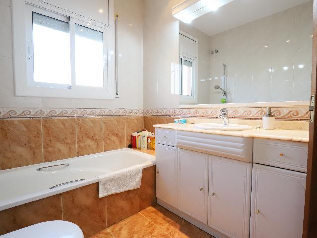 Imagen 30 Inmueble 303368 - Casa Aislada en venta en Calafell / Plaça Espanya. escola d´educacio infantil M.J.Verdaguer