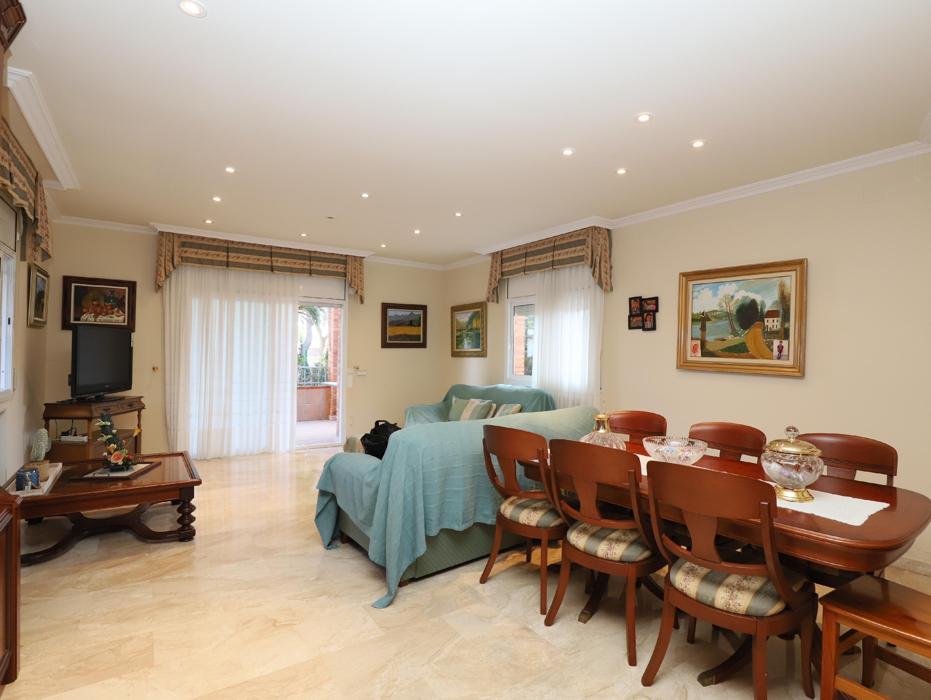 Imagen 5 Casa Aislada en venta en Calafell / Plaça Espanya. escola d´educacio infantil M.J.Verdaguer