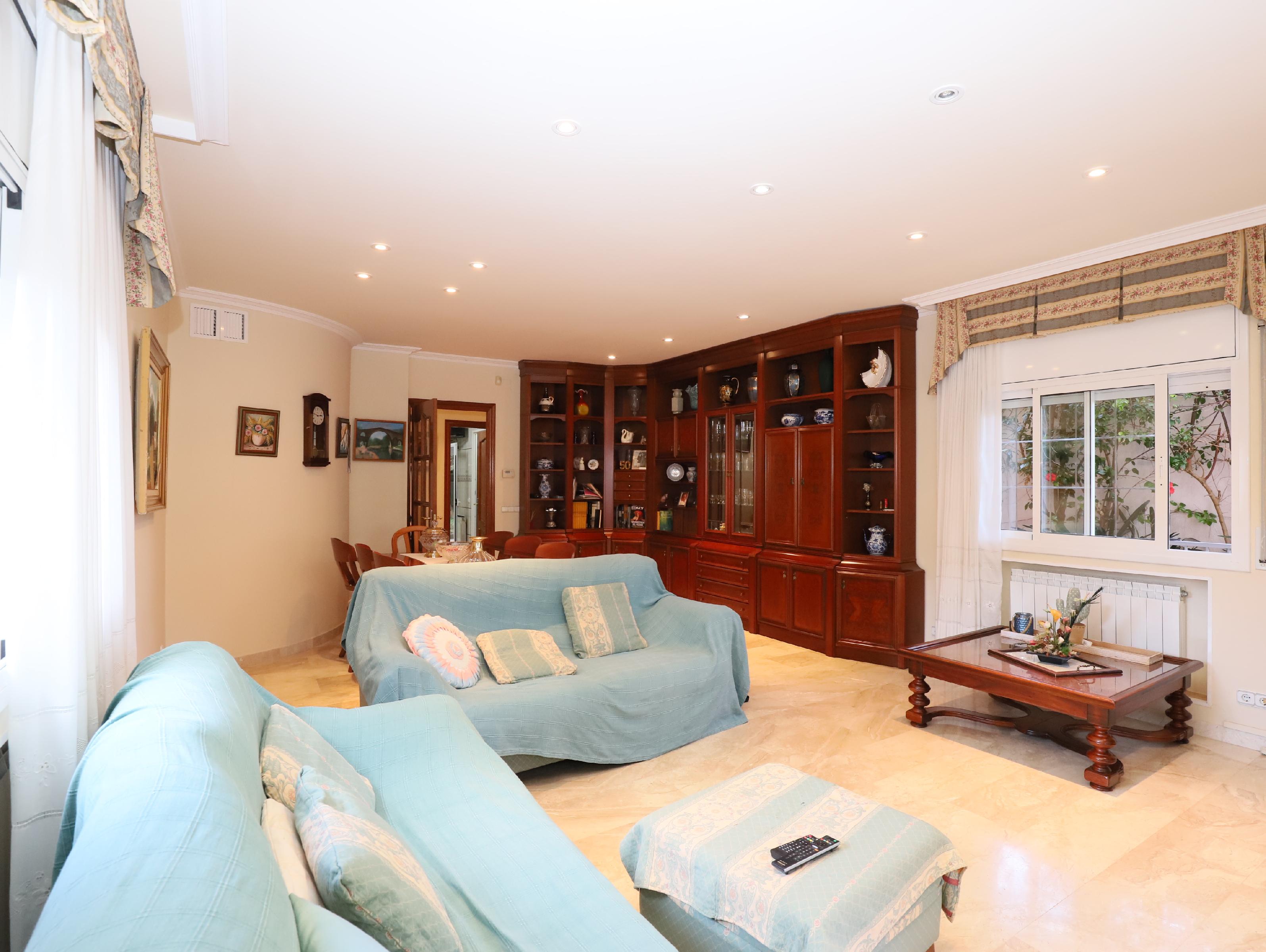 Imagen 6 Casa Aislada en venta en Calafell / Plaça Espanya. escola d´educacio infantil M.J.Verdaguer