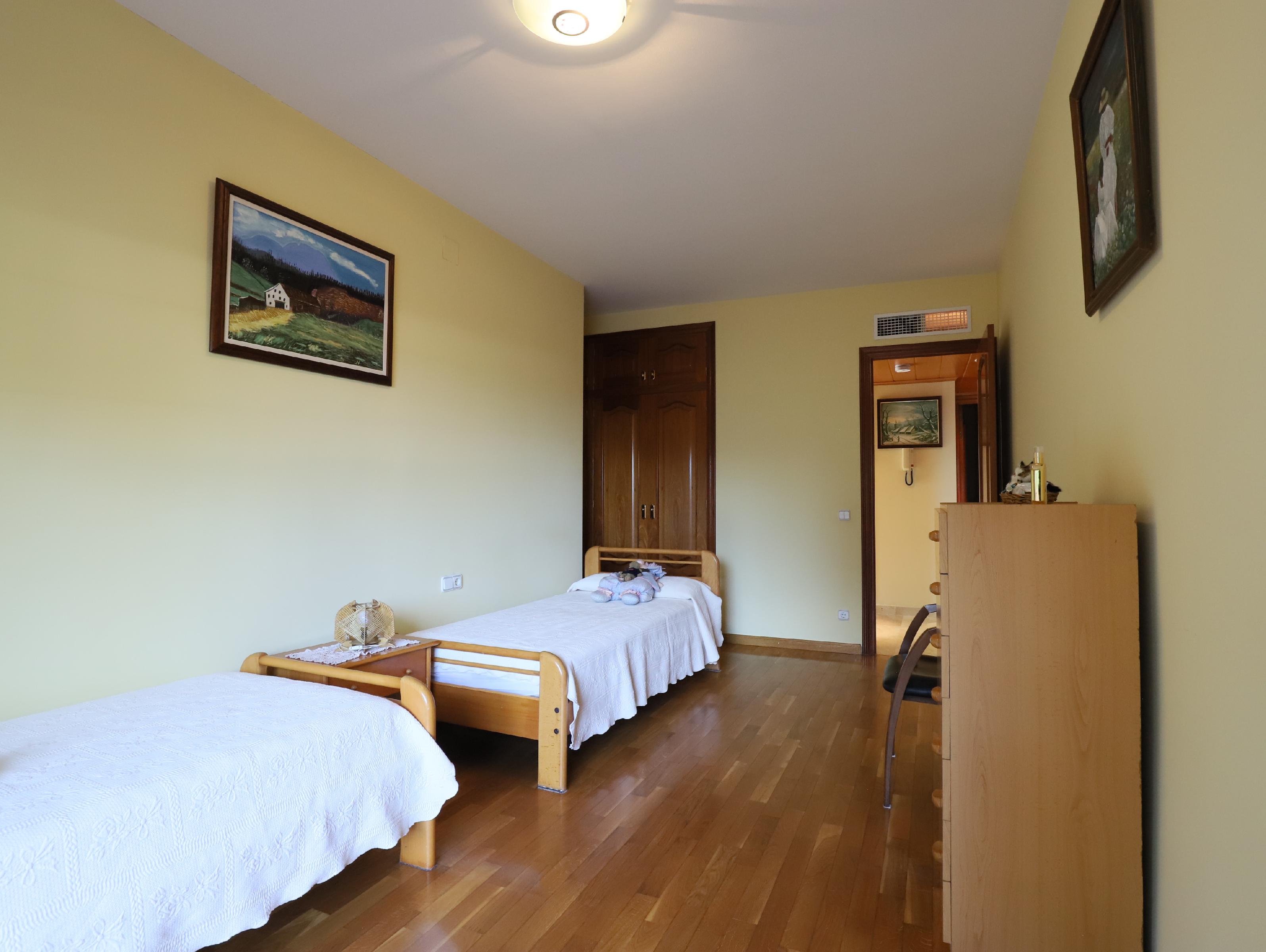 Imagen 32 Casa Aislada en venta en Calafell / Plaça Espanya. escola d´educacio infantil M.J.Verdaguer
