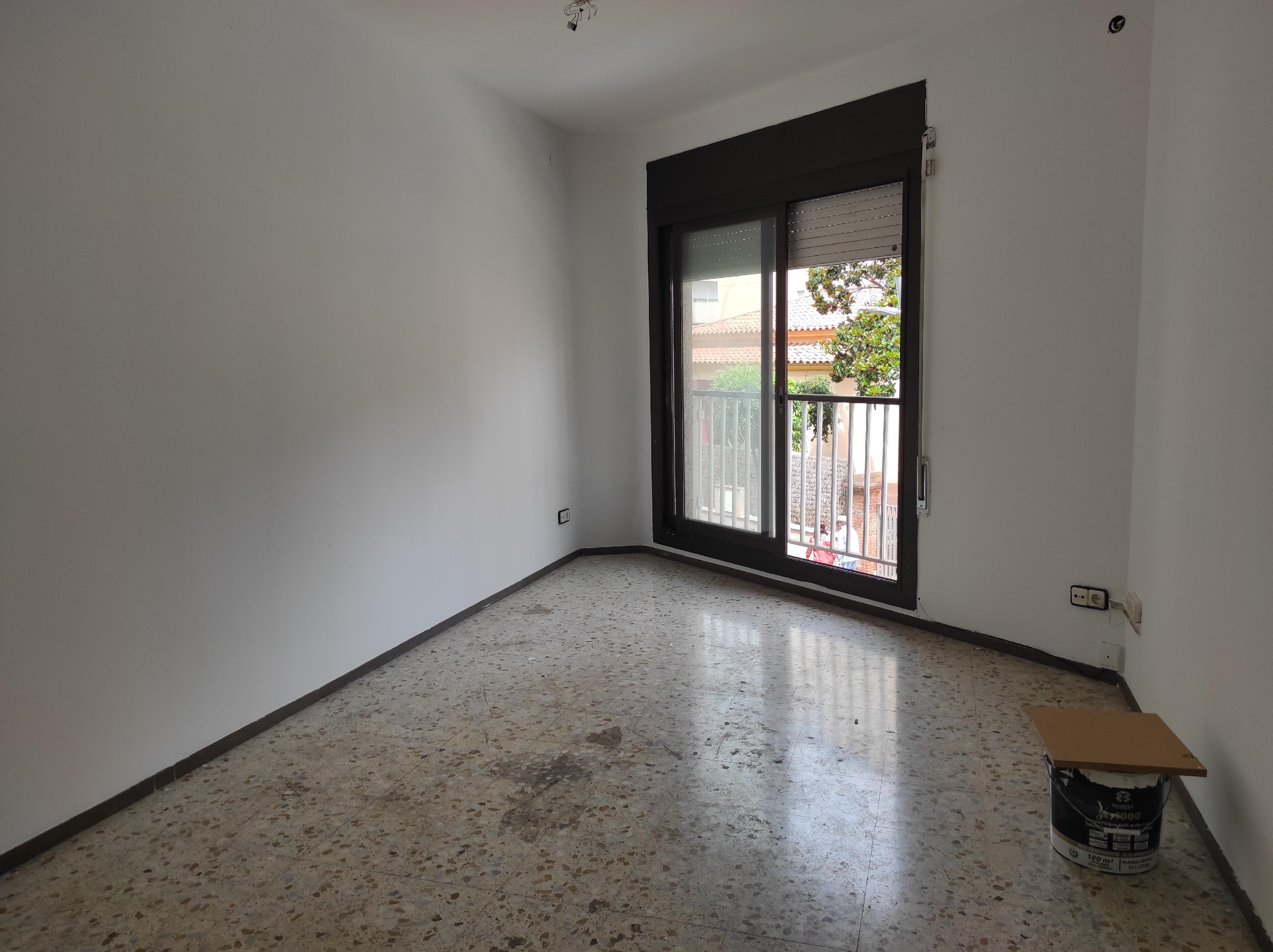 Imagen 5 Piso en venta en Esplugues De Llobregat / Junto correos y parada tranvia Pont D´Esplugues