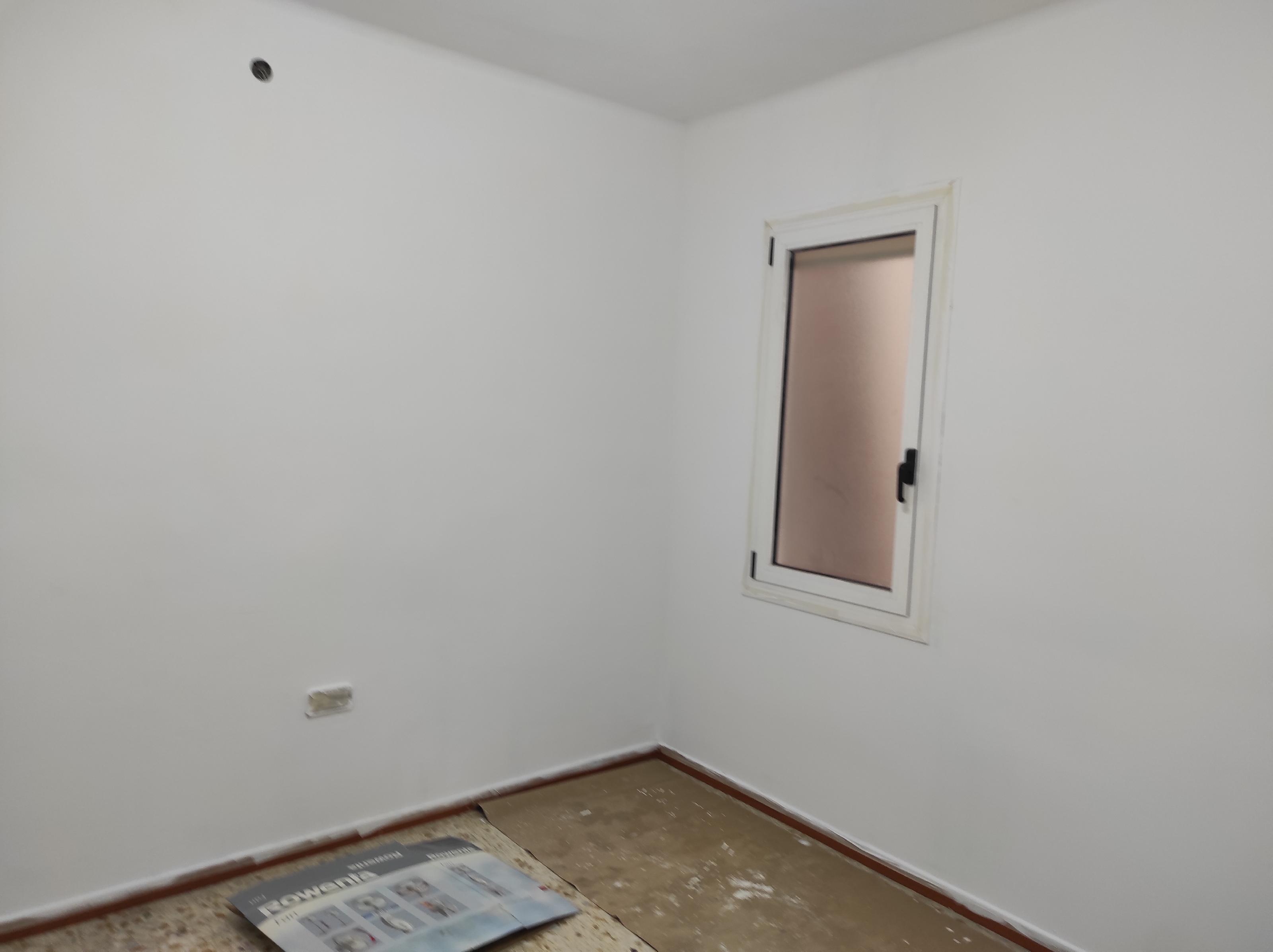 Imagen 26 Piso en venta en Esplugues De Llobregat / Junto correos y parada tranvia Pont D´Esplugues