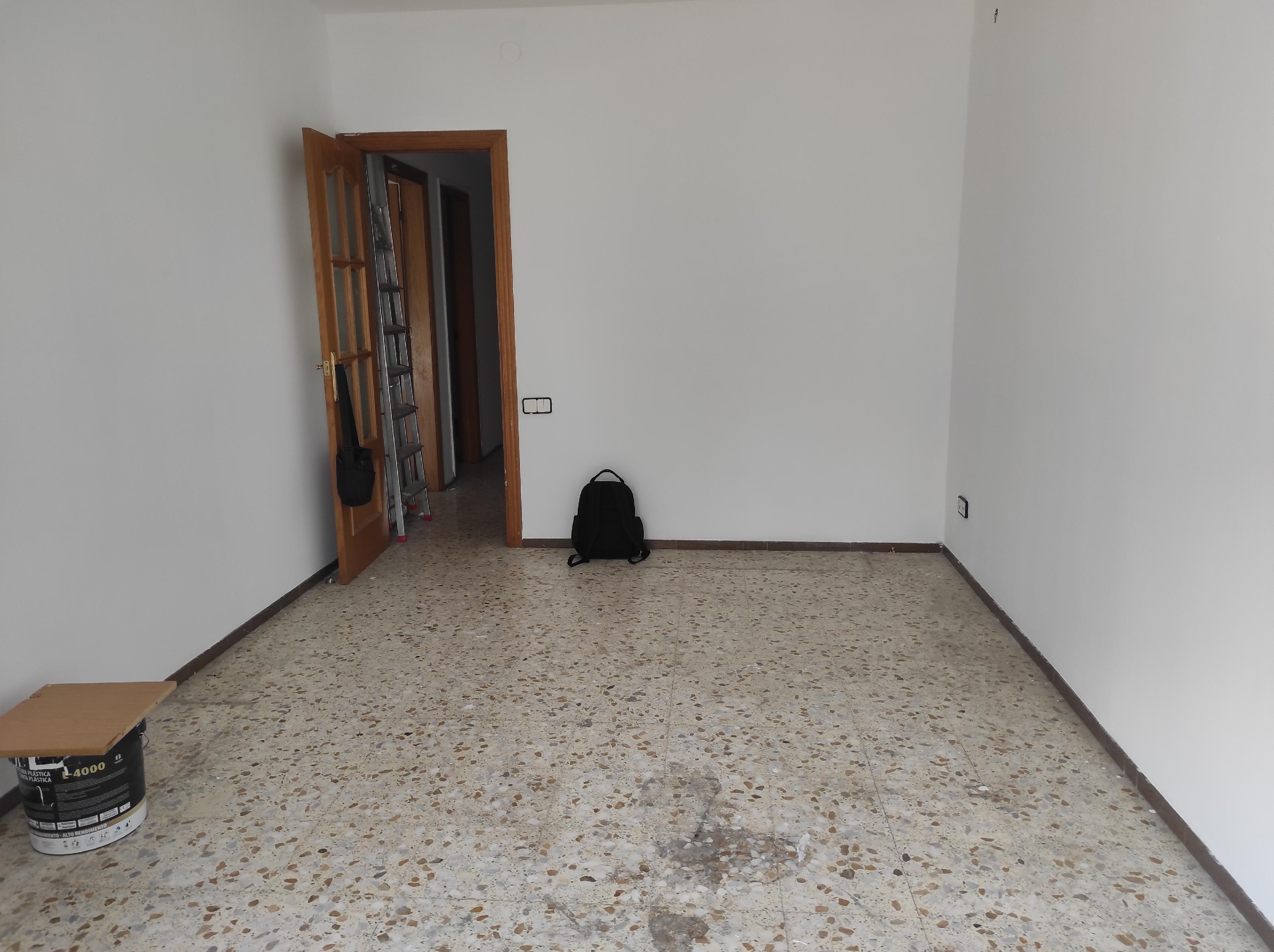 Imagen 9 Piso en venta en Esplugues De Llobregat / Junto correos y parada tranvia Pont D´Esplugues
