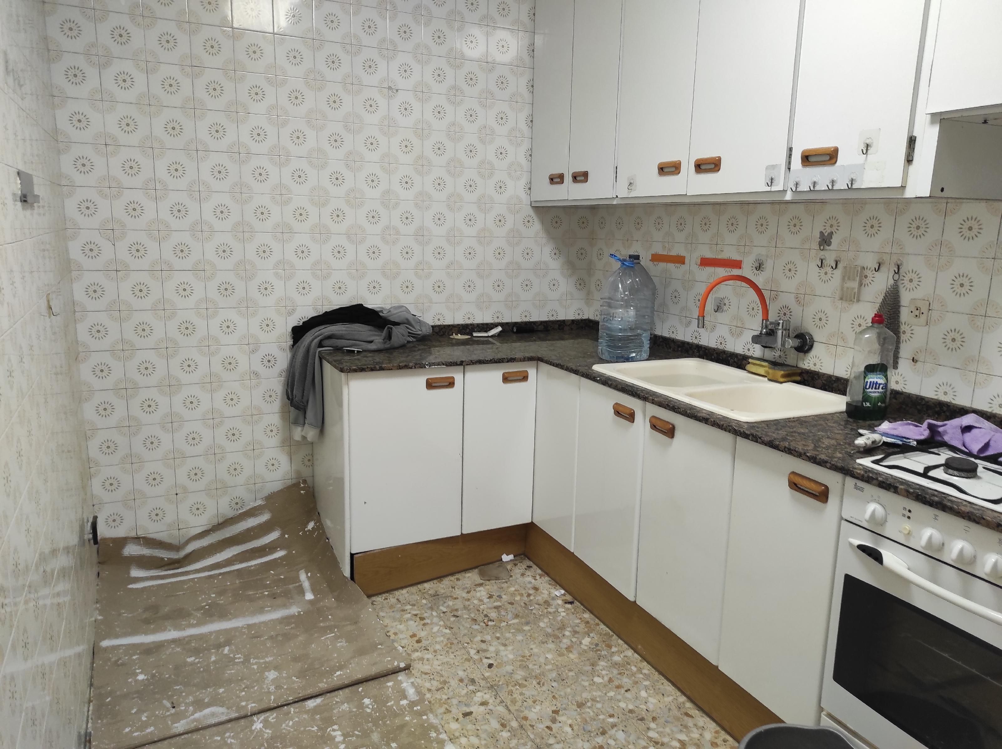 Imagen 2 Piso en venta en Esplugues De Llobregat / Junto correos y parada tranvia Pont D´Esplugues