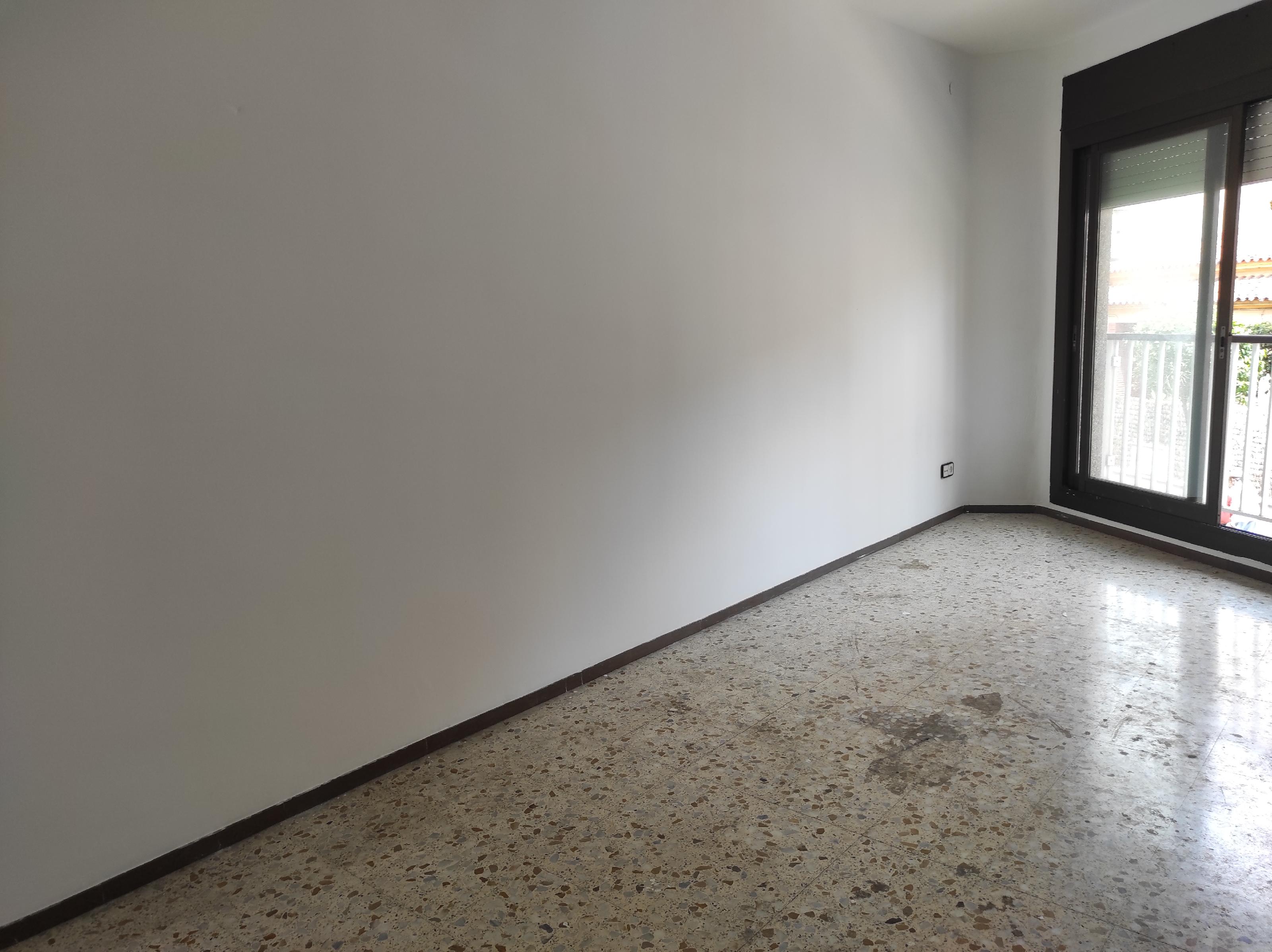 Imagen 10 Piso en venta en Esplugues De Llobregat / Junto correos y parada tranvia Pont D´Esplugues