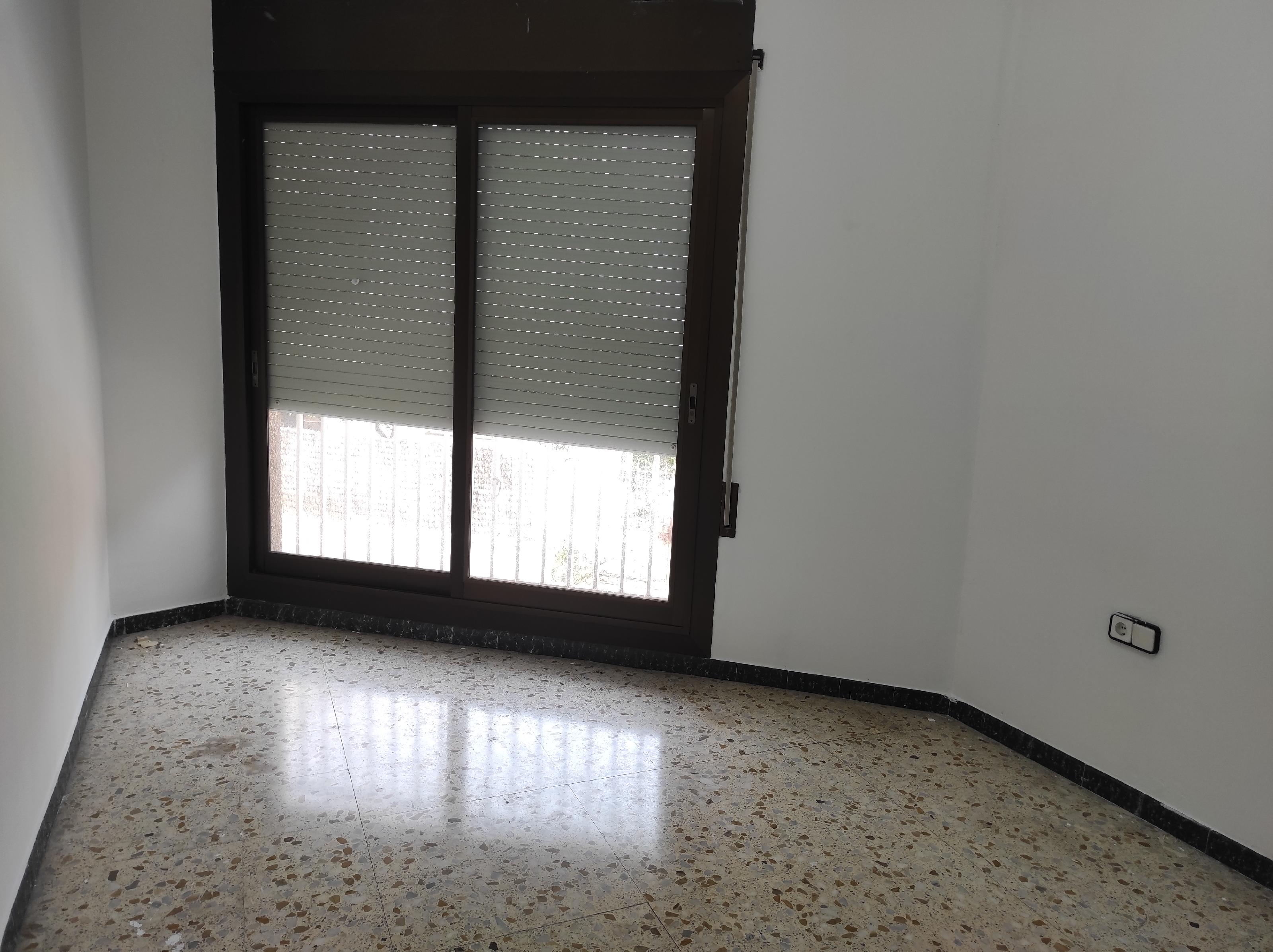 Imagen 3 Piso en venta en Esplugues De Llobregat / Junto correos y parada tranvia Pont D´Esplugues