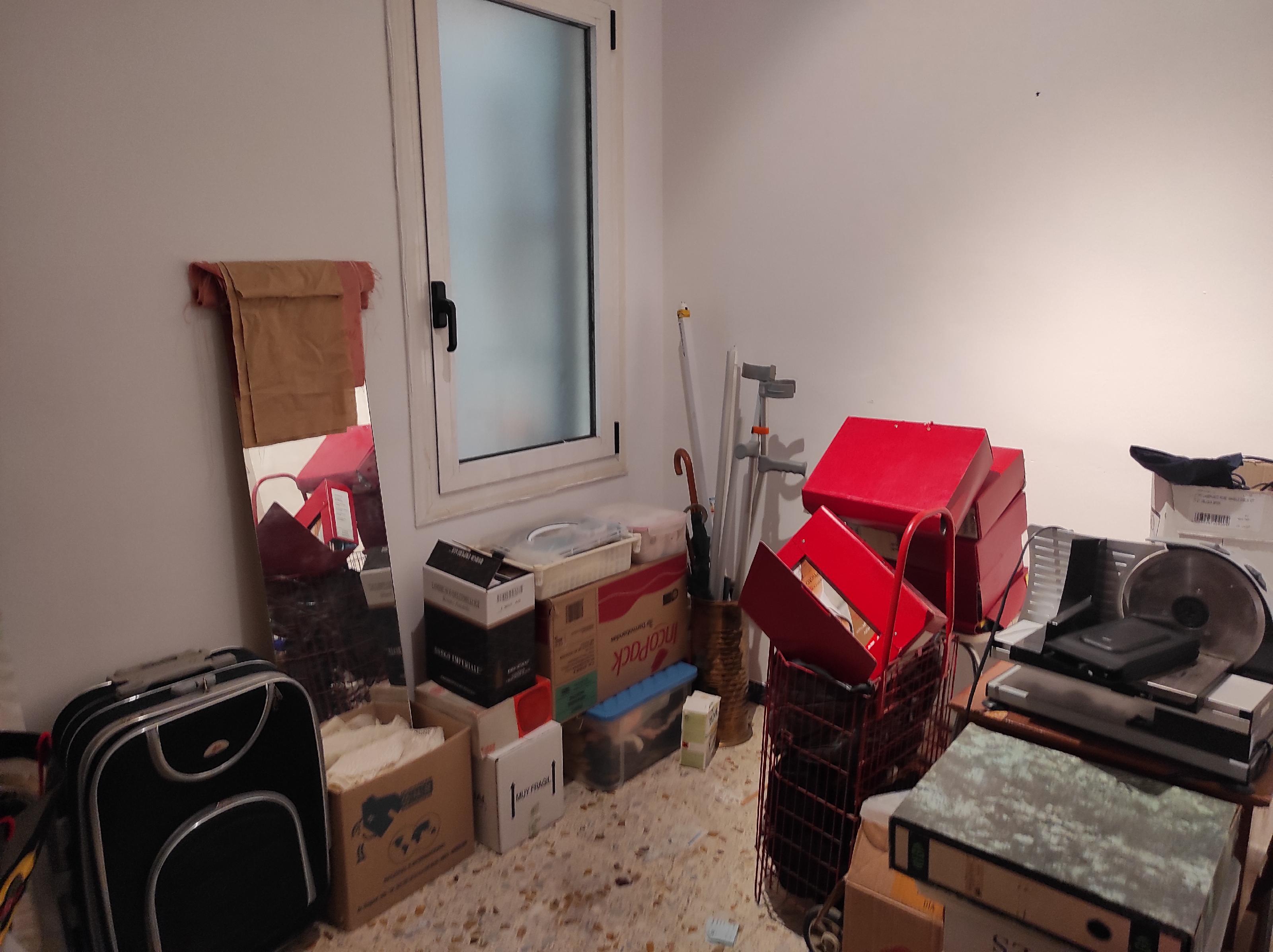 Imagen 34 Piso en venta en Esplugues De Llobregat / Junto correos y parada tranvia Pont D´Esplugues