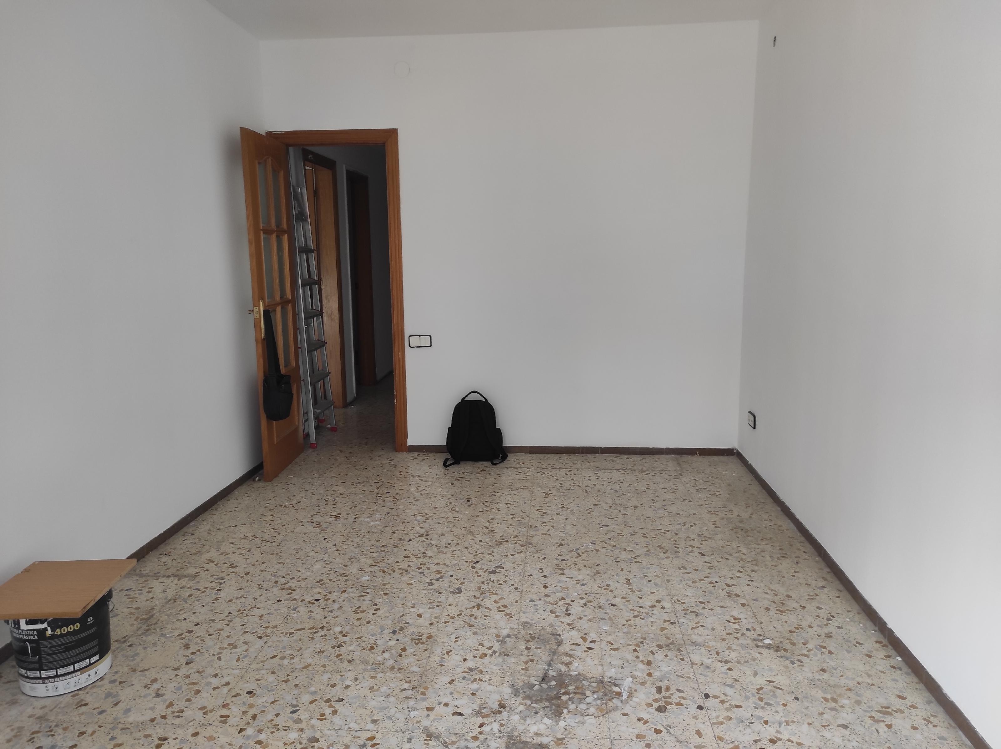 Imagen 6 Piso en venta en Esplugues De Llobregat / Junto correos y parada tranvia Pont D´Esplugues