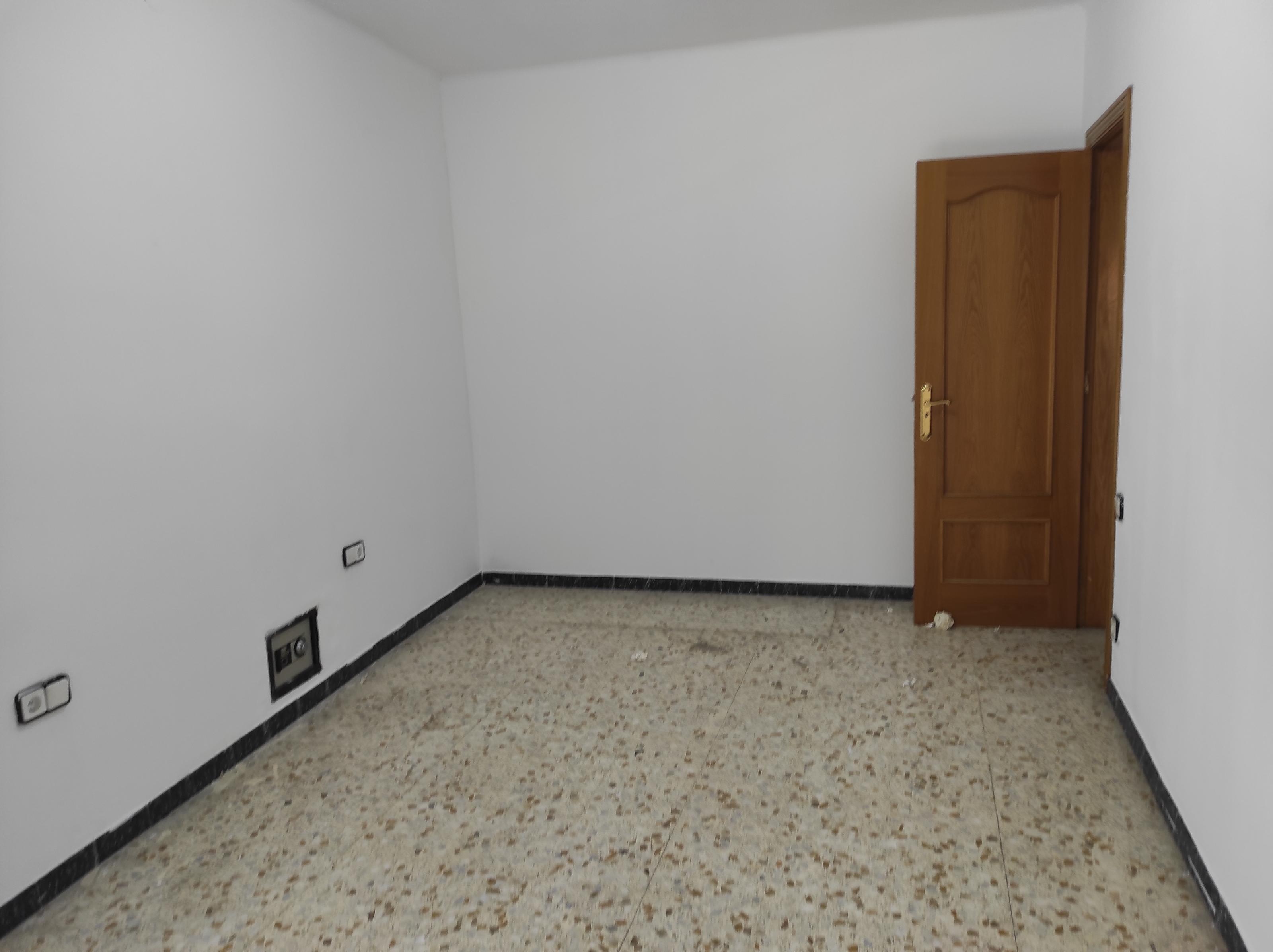 Imagen 20 Piso en venta en Esplugues De Llobregat / Junto correos y parada tranvia Pont D´Esplugues