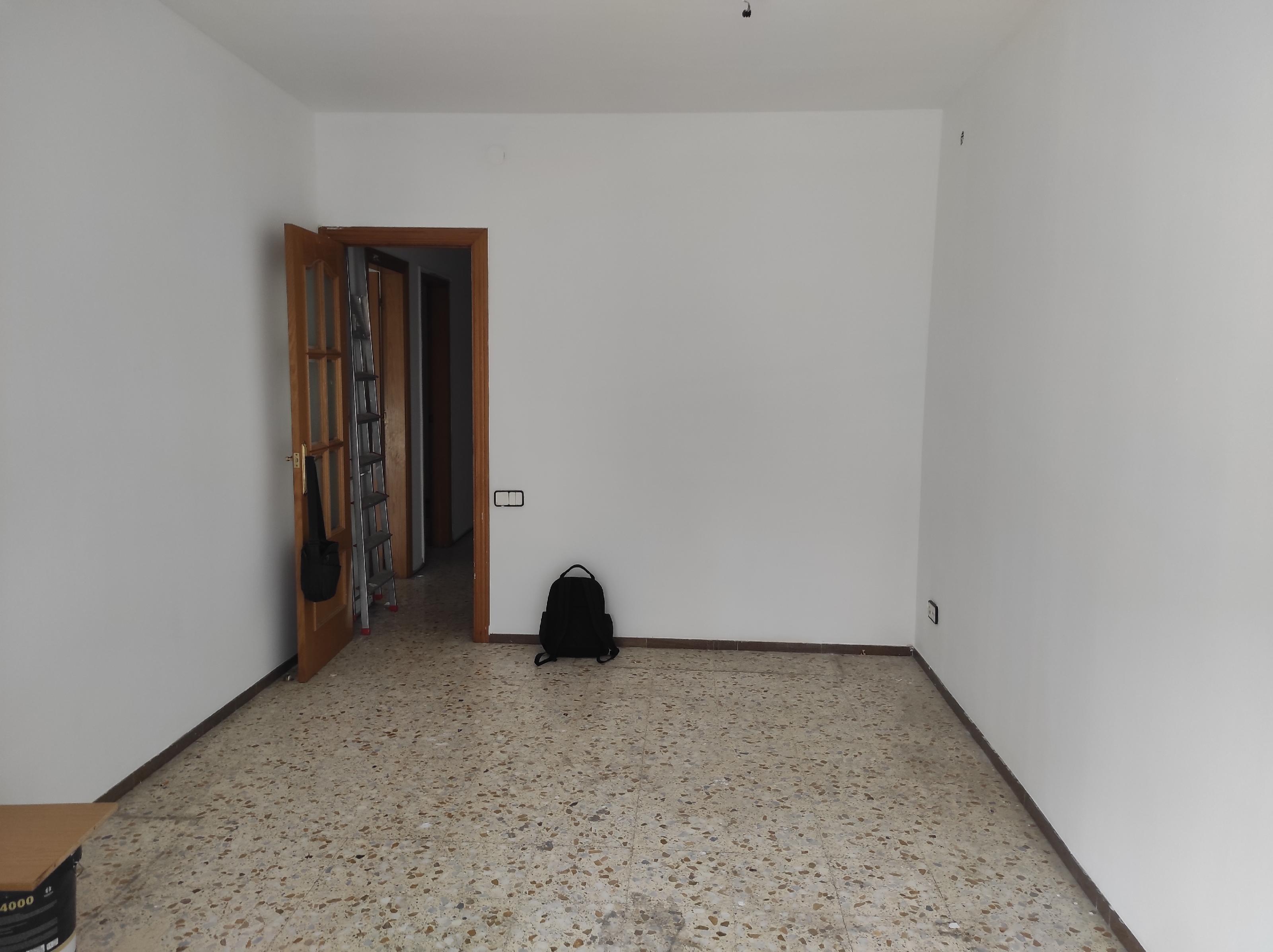 Imagen 11 Piso en venta en Esplugues De Llobregat / Junto correos y parada tranvia Pont D´Esplugues