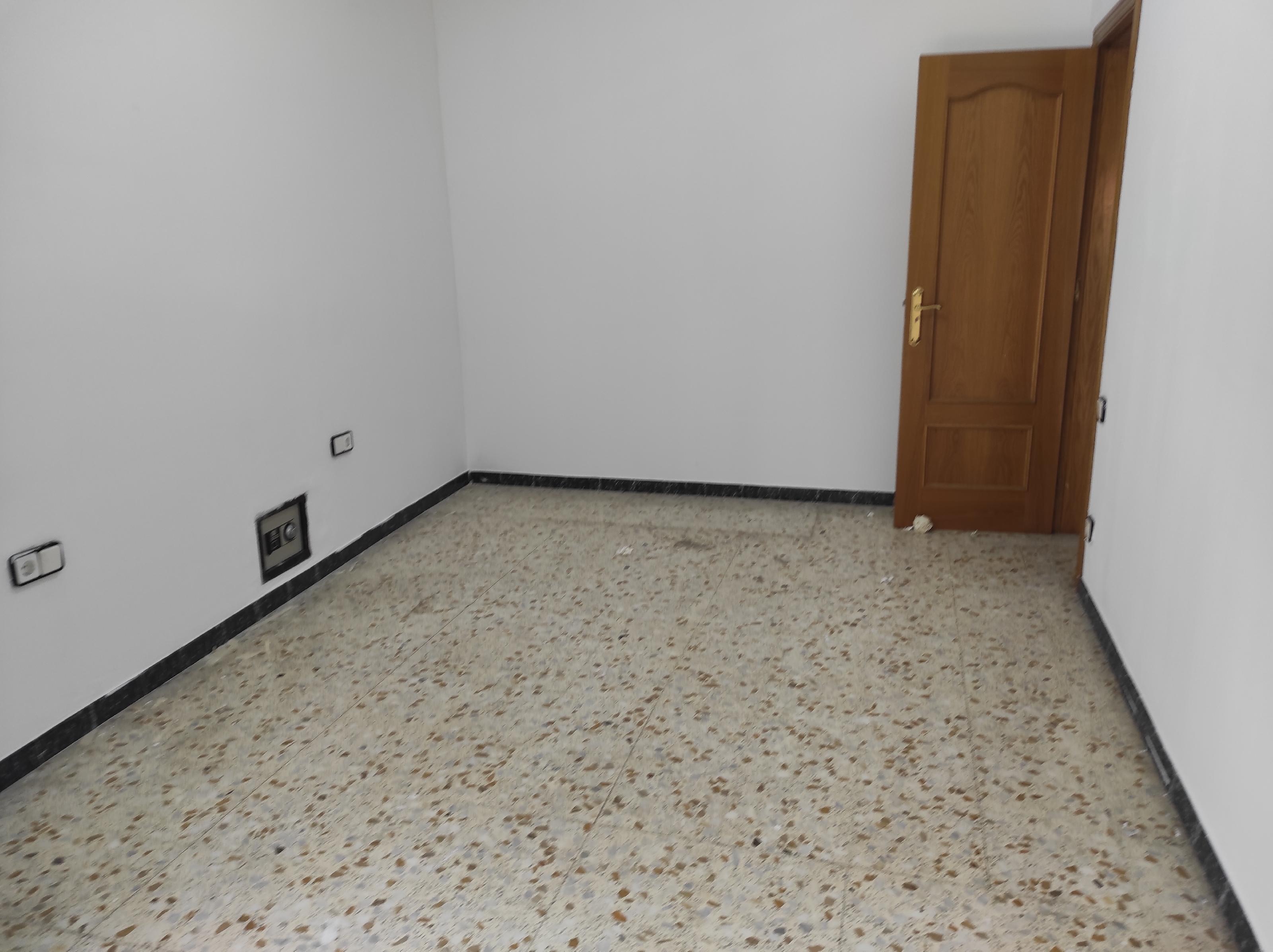 Imagen 19 Piso en venta en Esplugues De Llobregat / Junto correos y parada tranvia Pont D´Esplugues