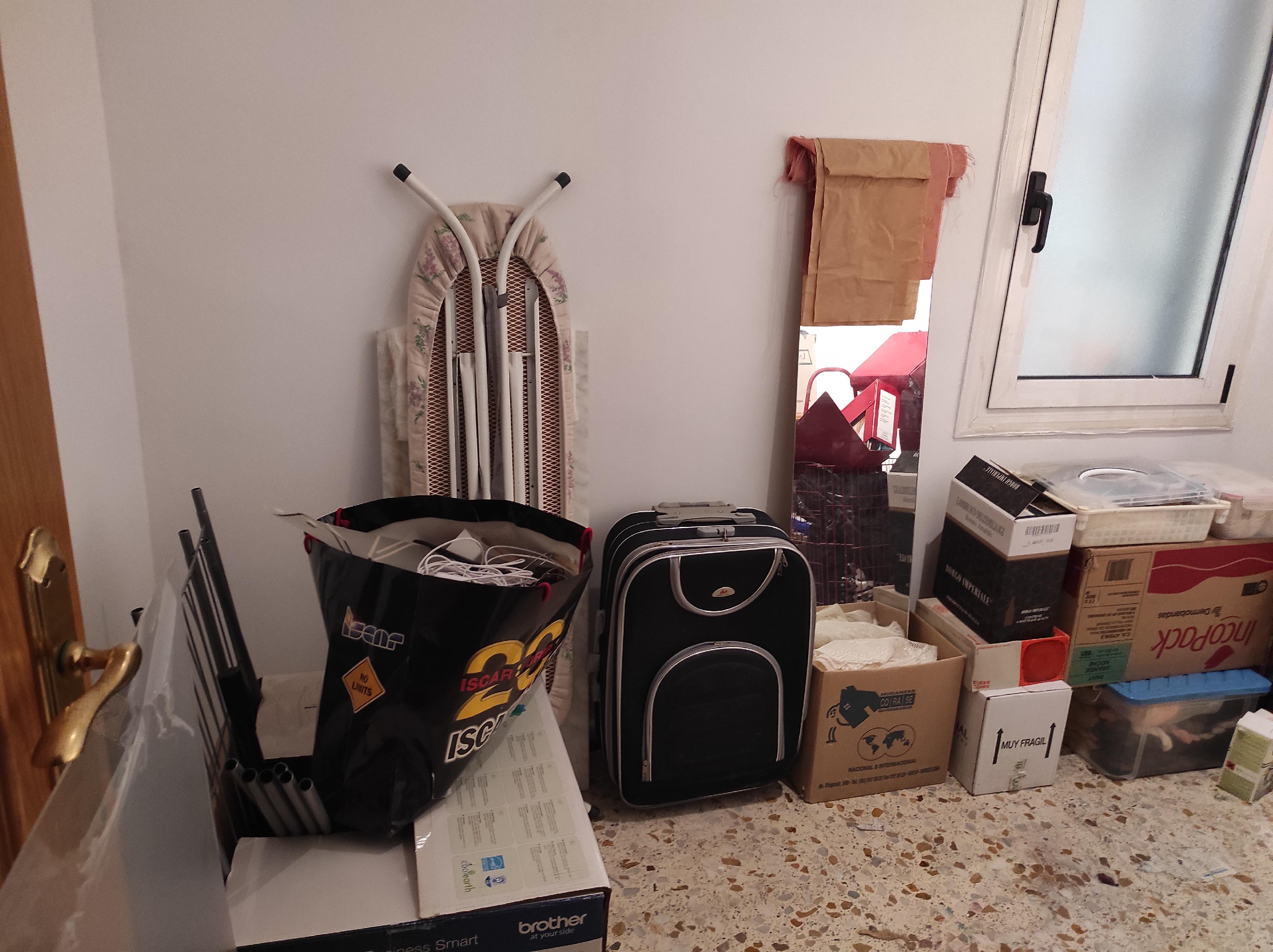 Imagen 35 Piso en venta en Esplugues De Llobregat / Junto correos y parada tranvia Pont D´Esplugues