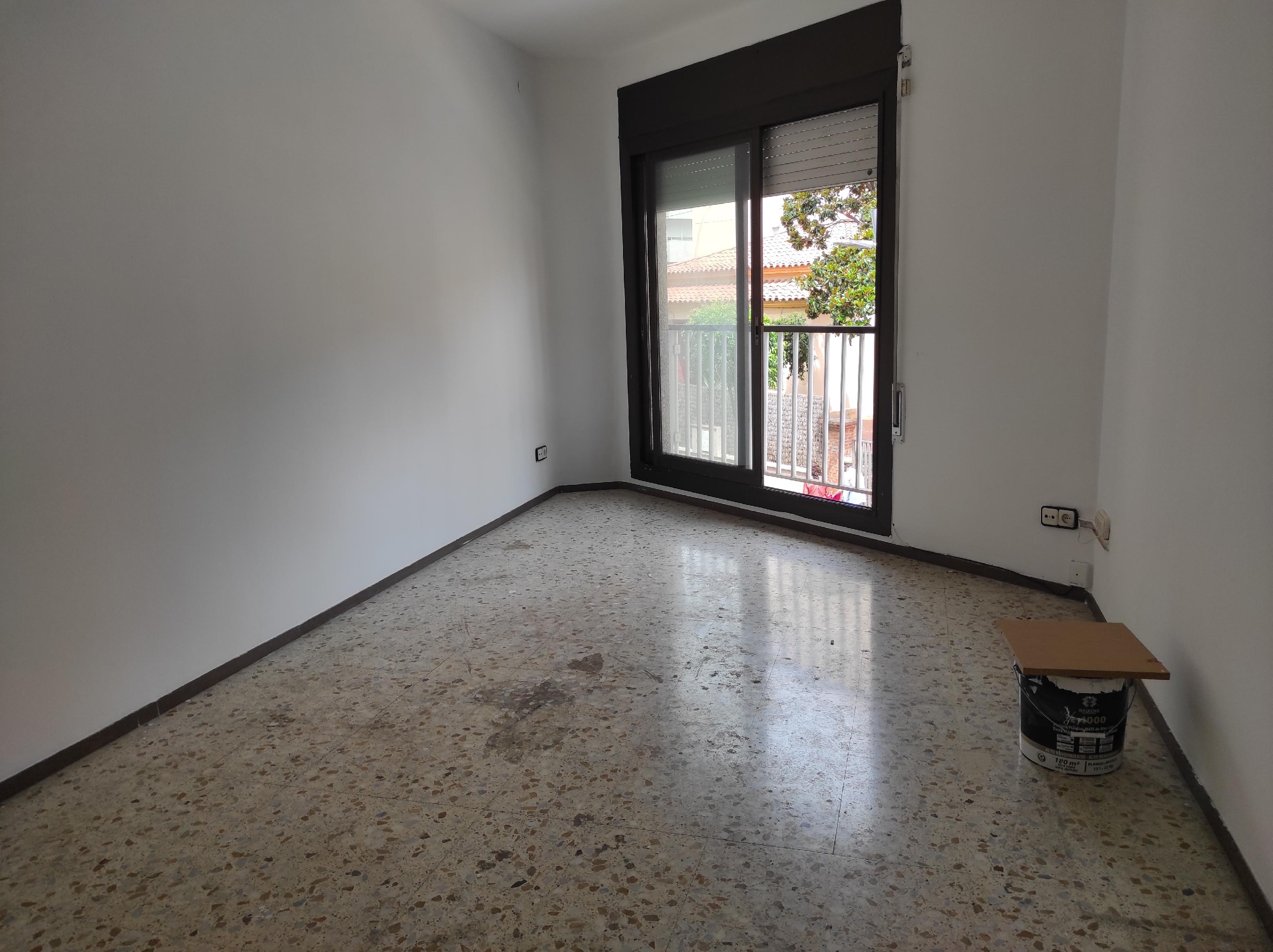 Imagen 8 Piso en venta en Esplugues De Llobregat / Junto correos y parada tranvia Pont D´Esplugues