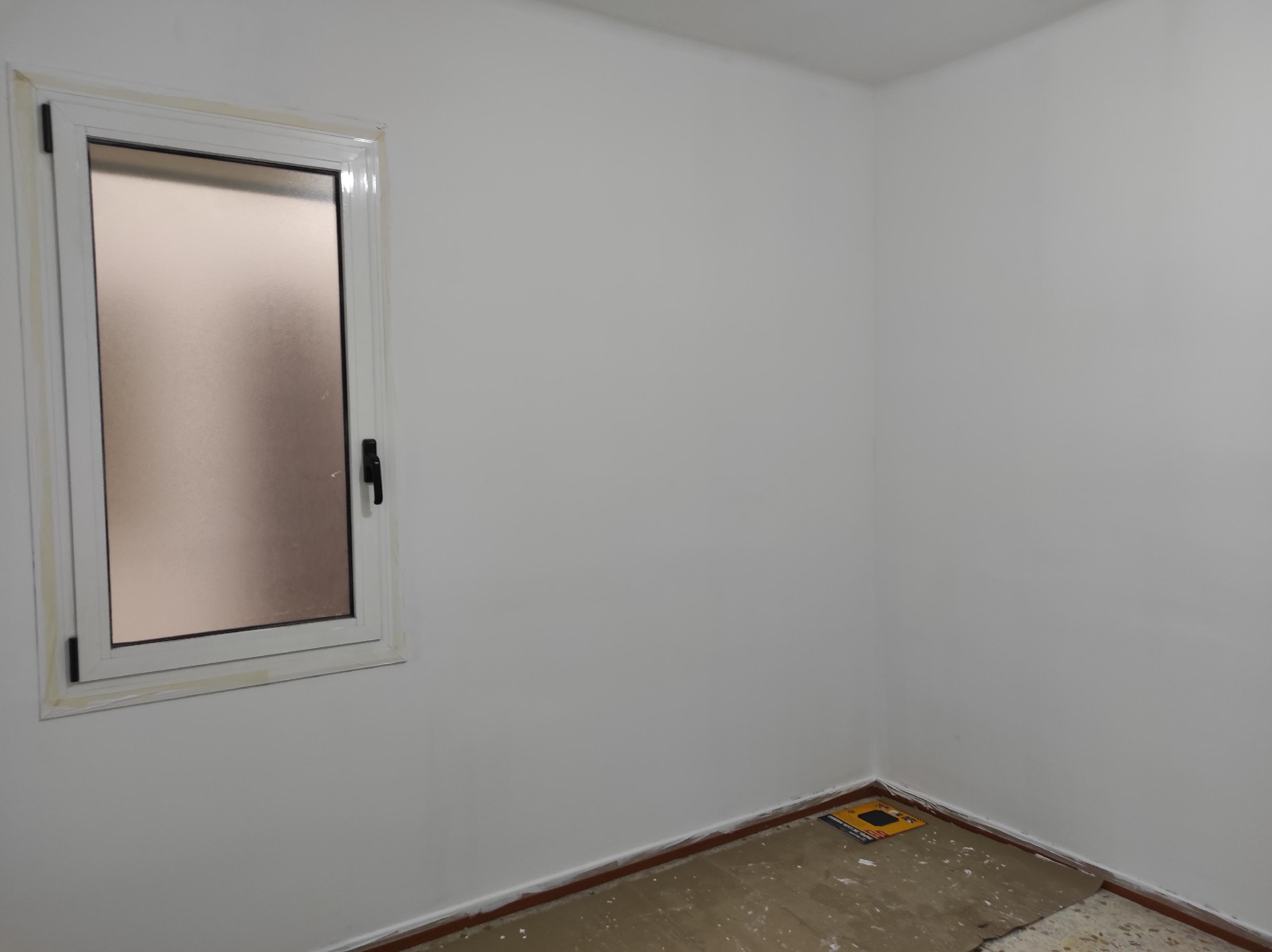 Imagen 32 Piso en venta en Esplugues De Llobregat / Junto correos y parada tranvia Pont D´Esplugues