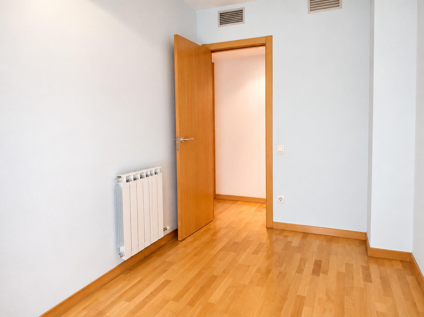 Imagen 21 Piso en venta en Esplugues De Llobregat / Centro, cerca ayuntamiento