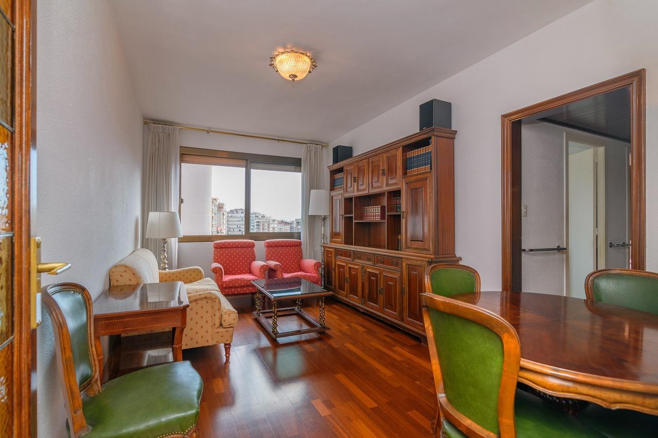 Imagen 1 Piso en venta en Barcelona / Avda. mare de déu de Montserrat