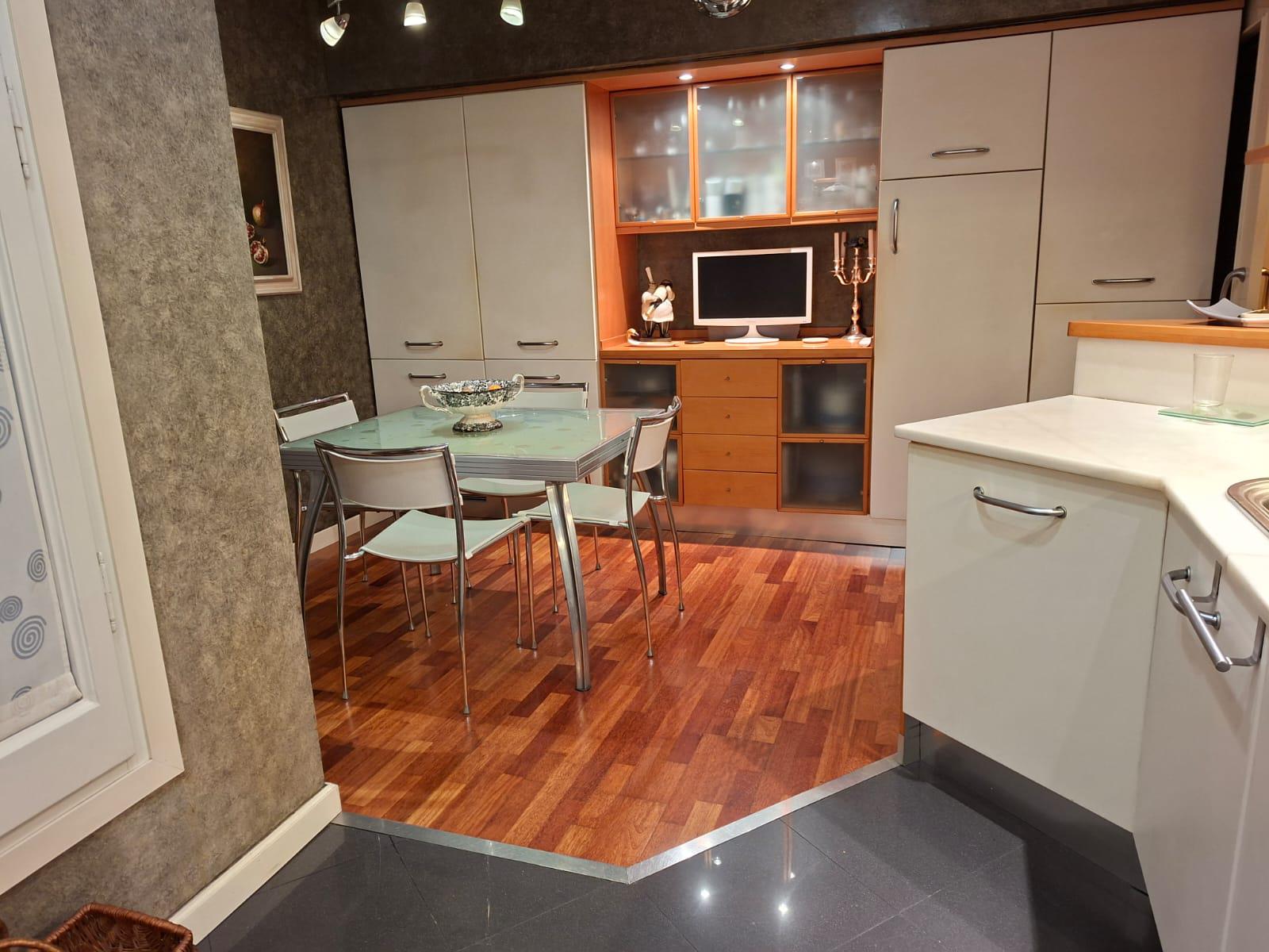 Imagen 2 Piso en venta en Barcelona / Comte Urgell - Provença