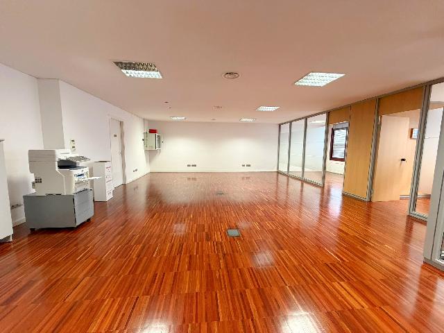 Imagen 1 Inmueble 300755 - Oficina Comercial en venta en Barcelona / Numancia - Travessera de les Corts