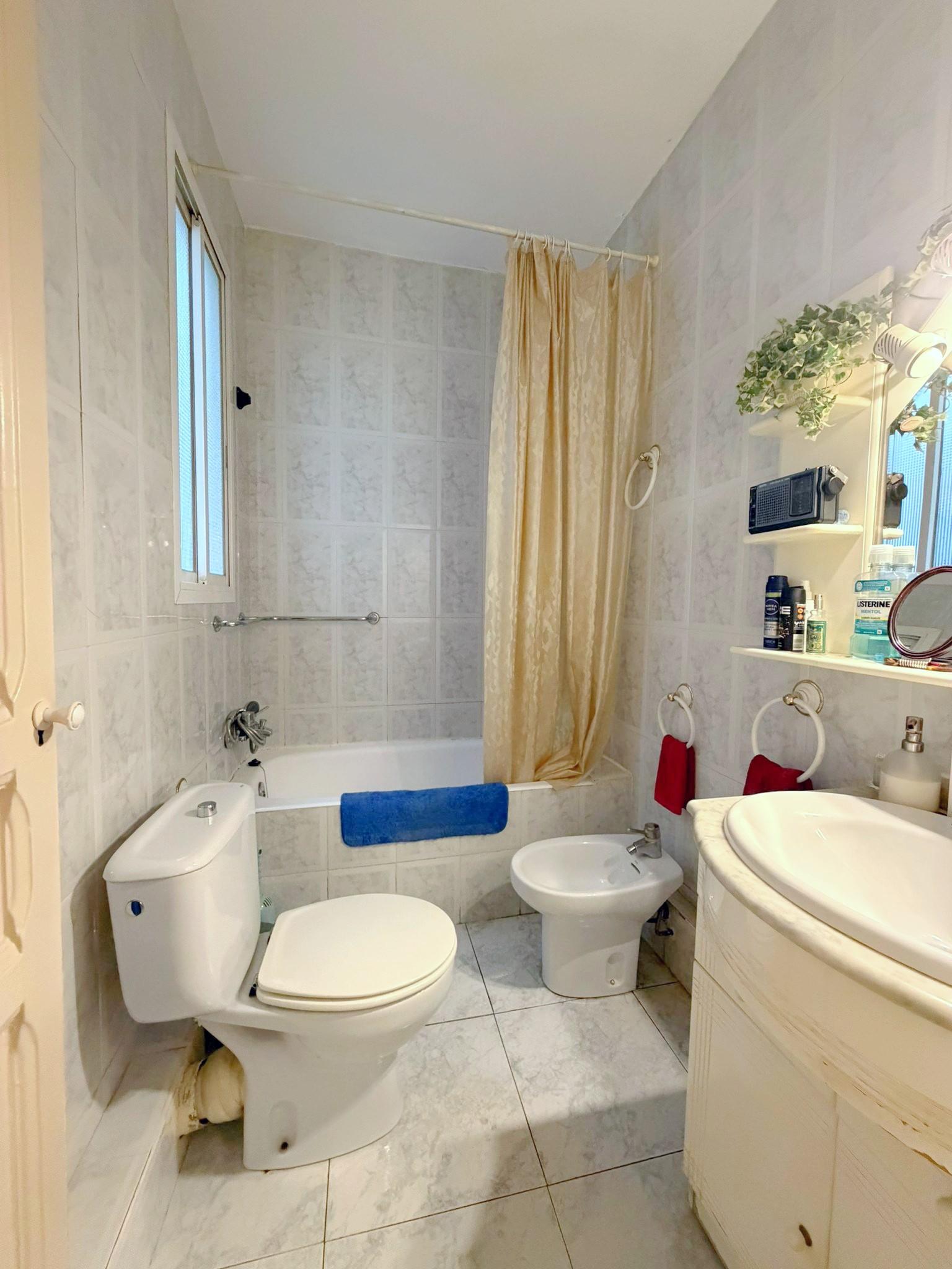 Imagen 18 Piso en venta en Barcelona / Junto Ronda Sant Antoni y metro L2