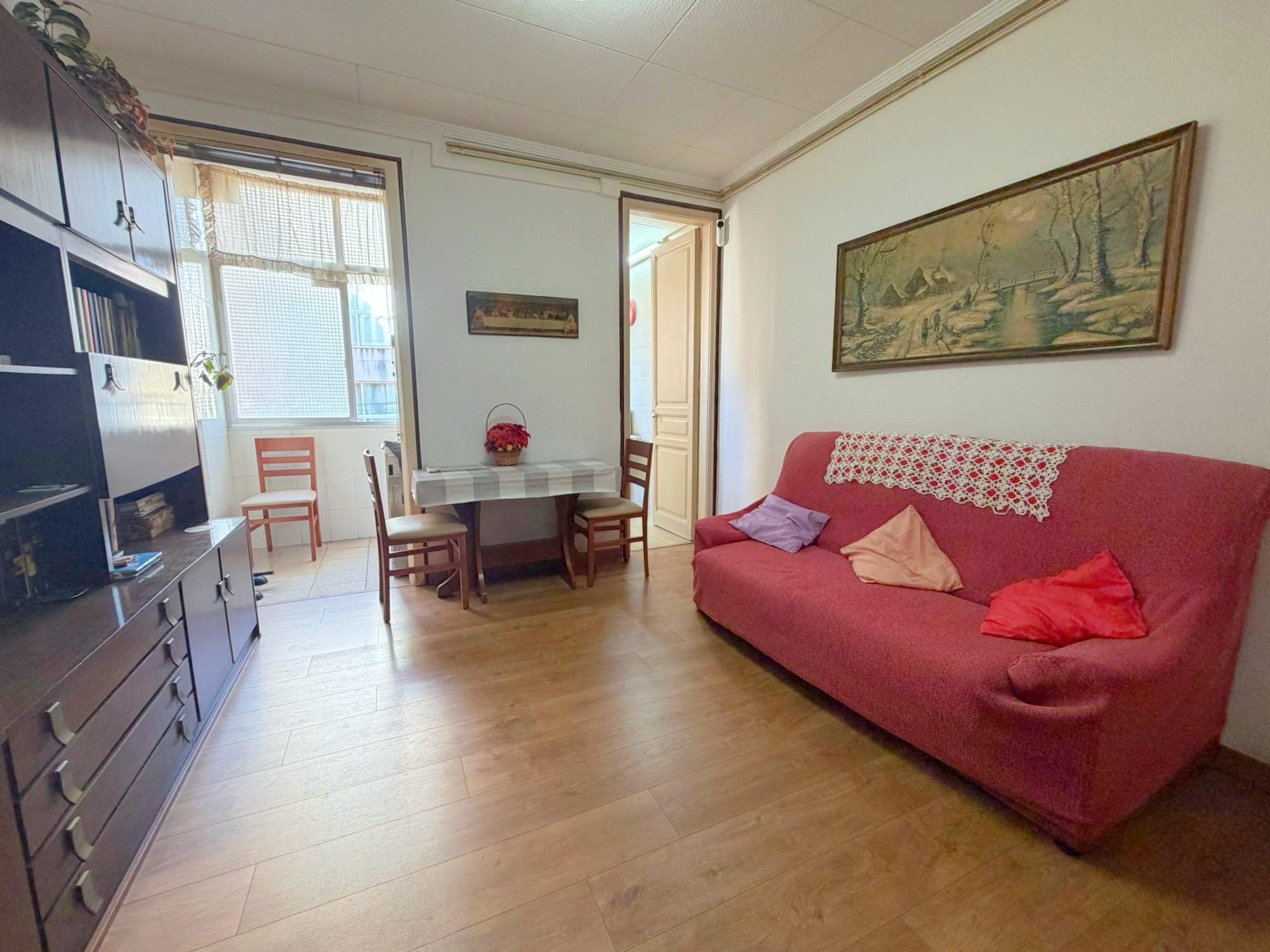 Imagen 1 Piso en venta en Barcelona / Junto Ronda Sant Antoni y metro L2