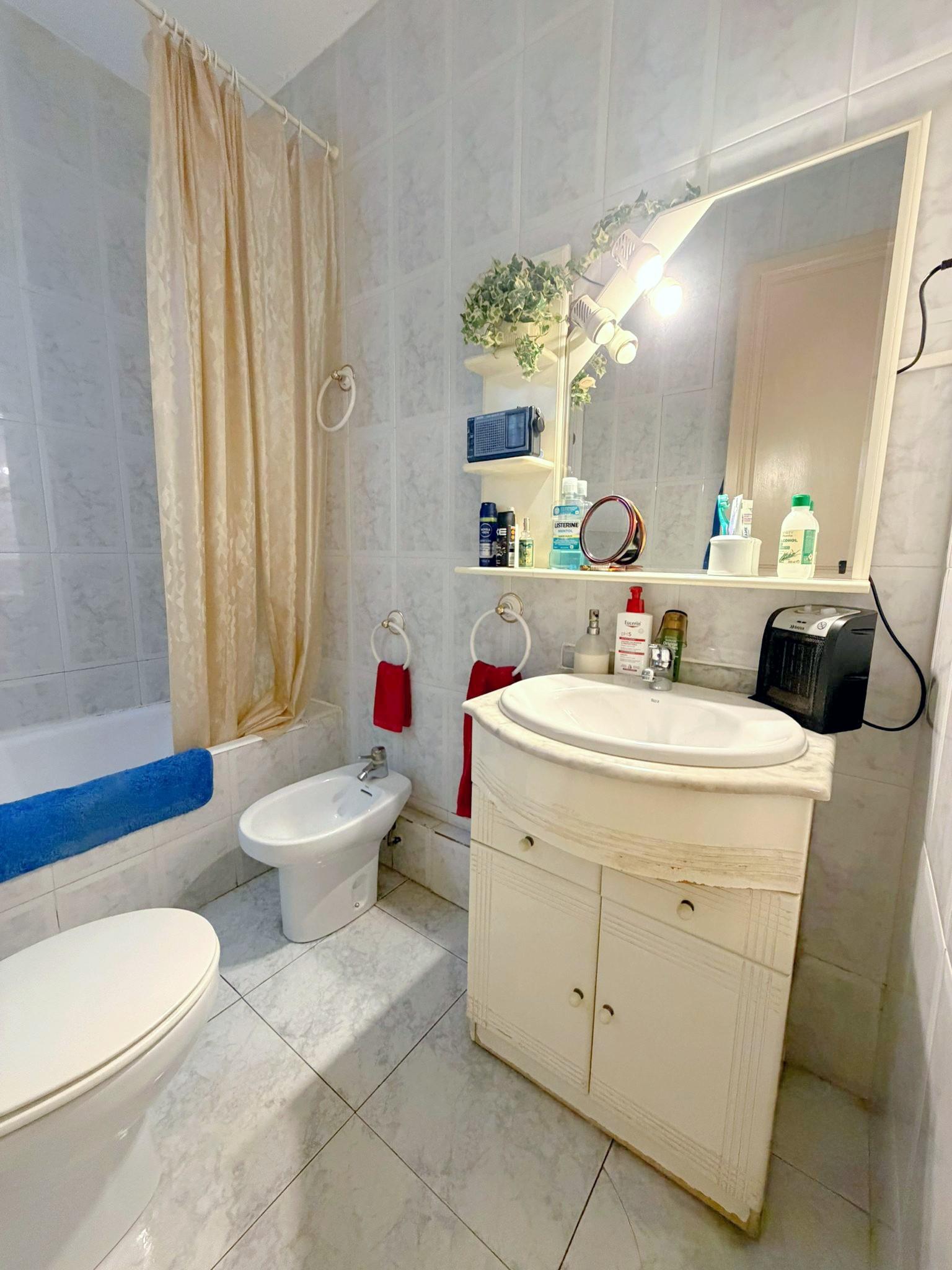 Imagen 17 Piso en venta en Barcelona / Junto Ronda Sant Antoni y metro L2