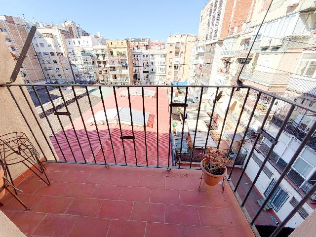 Imagen 3 Inmueble 302888 - Piso en venta en Barcelona / Junto Plaça Universitat
