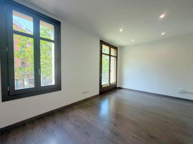 Imagen 1 Inmueble 304028 - Piso en venta en Barcelona / Junto L3 Poble Sec