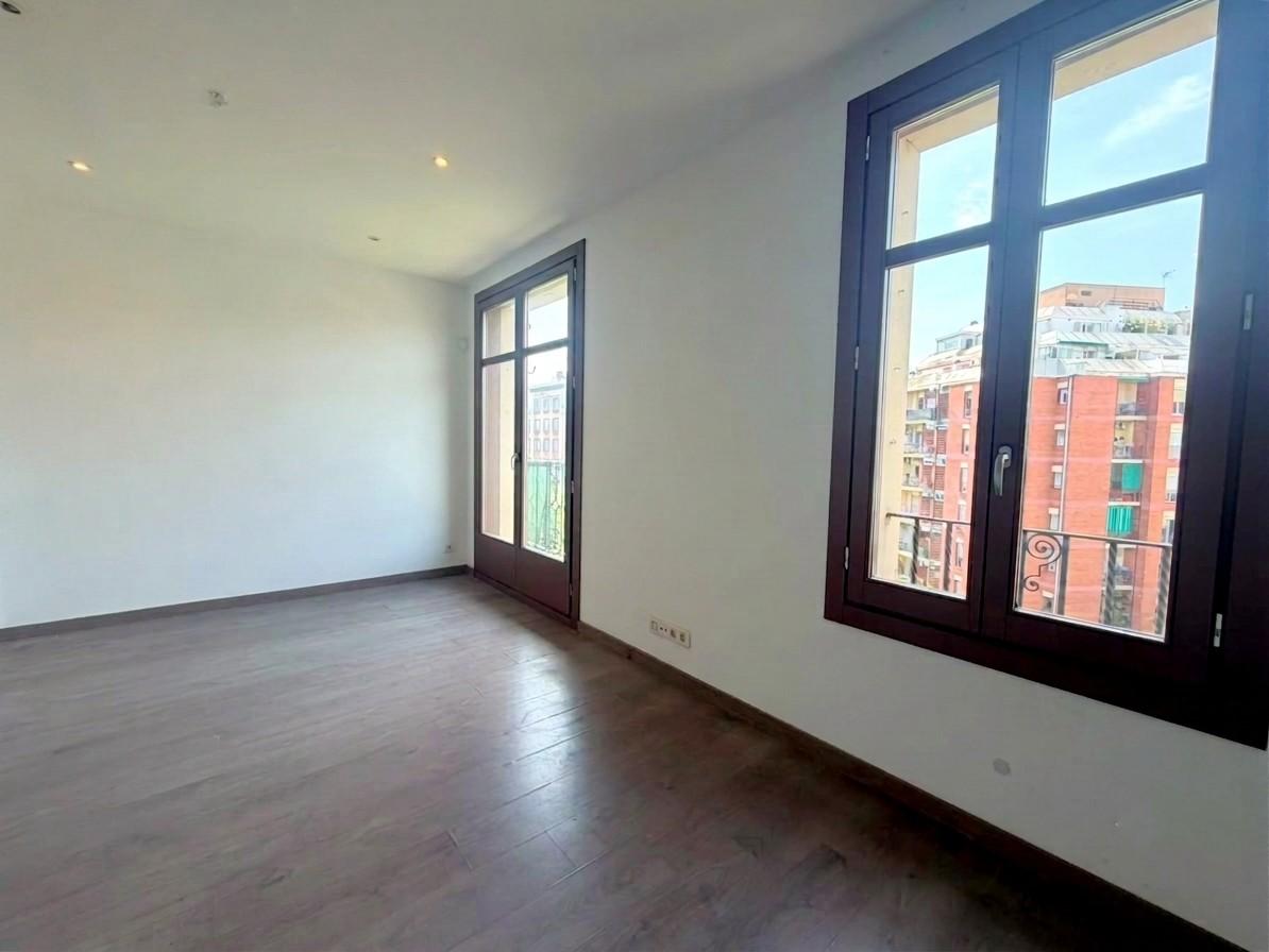 Imagen 6 Piso en venta en Barcelona / Avda. Paral.lel - metro L3 Poble Sec