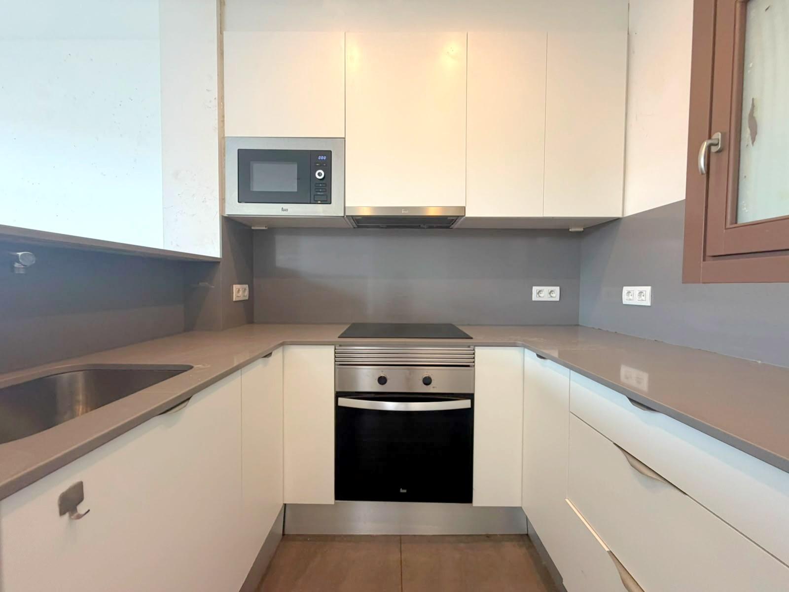 Imagen 3 Piso en venta en Barcelona / Avda. Paral.lel - metro L3 Poble Sec
