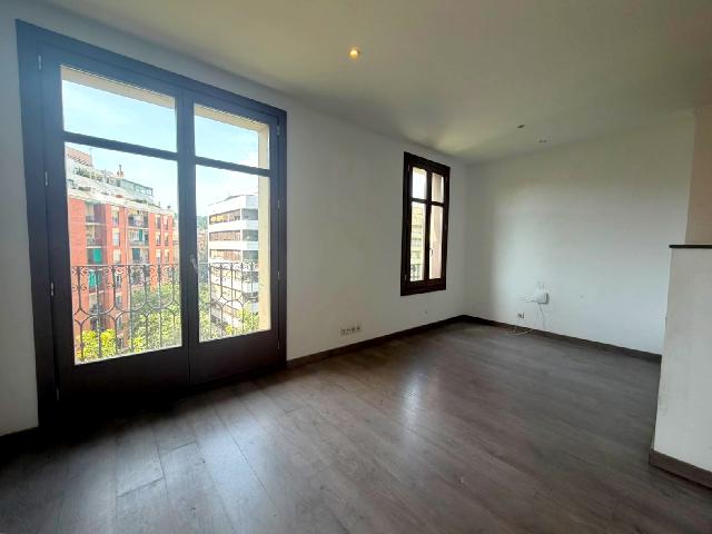 Imagen 2 Inmueble 304029 - Piso en venta en Barcelona / Avda. Paral.lel - metro L3 Poble Sec