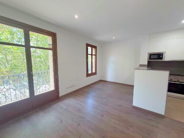 Imagen 1 Inmueble 304030 - Piso en venta en Barcelona / Junto metro L3 Poble Sec