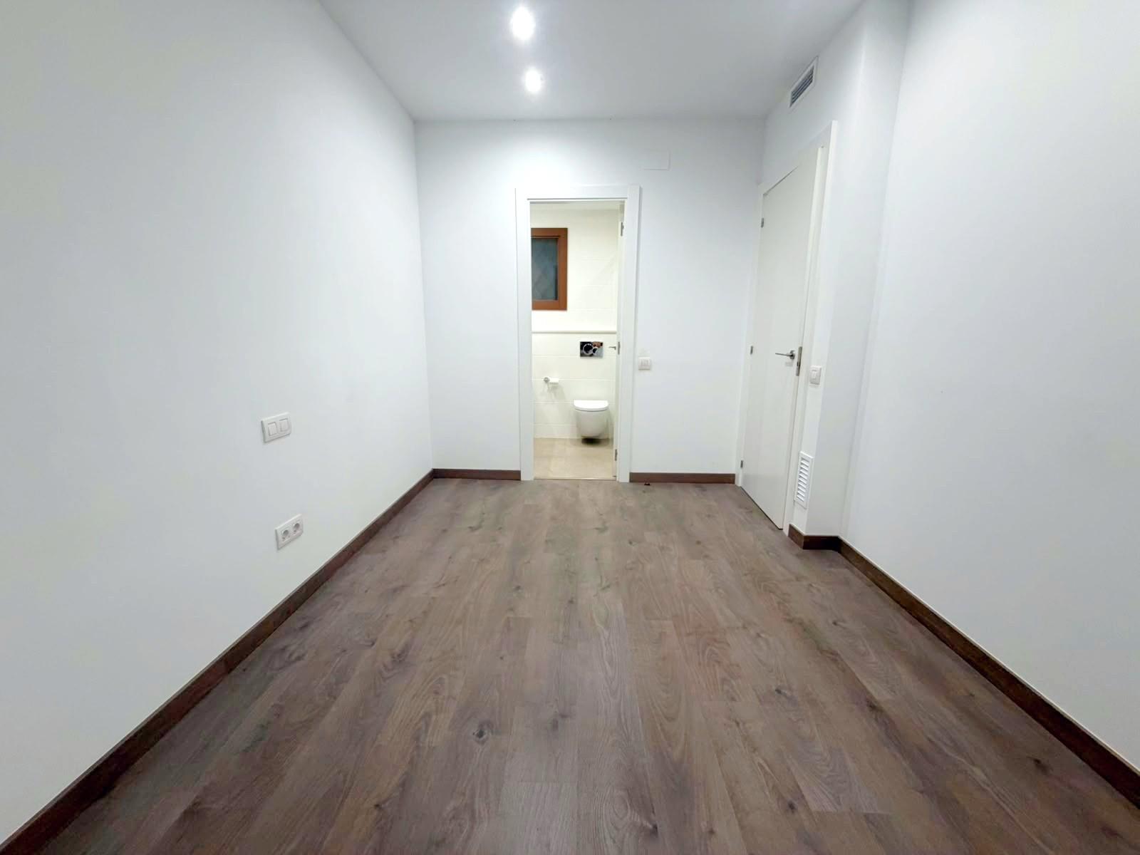 Imagen 20 Piso en venta en Barcelona / Junto metro L3 Poble Sec
